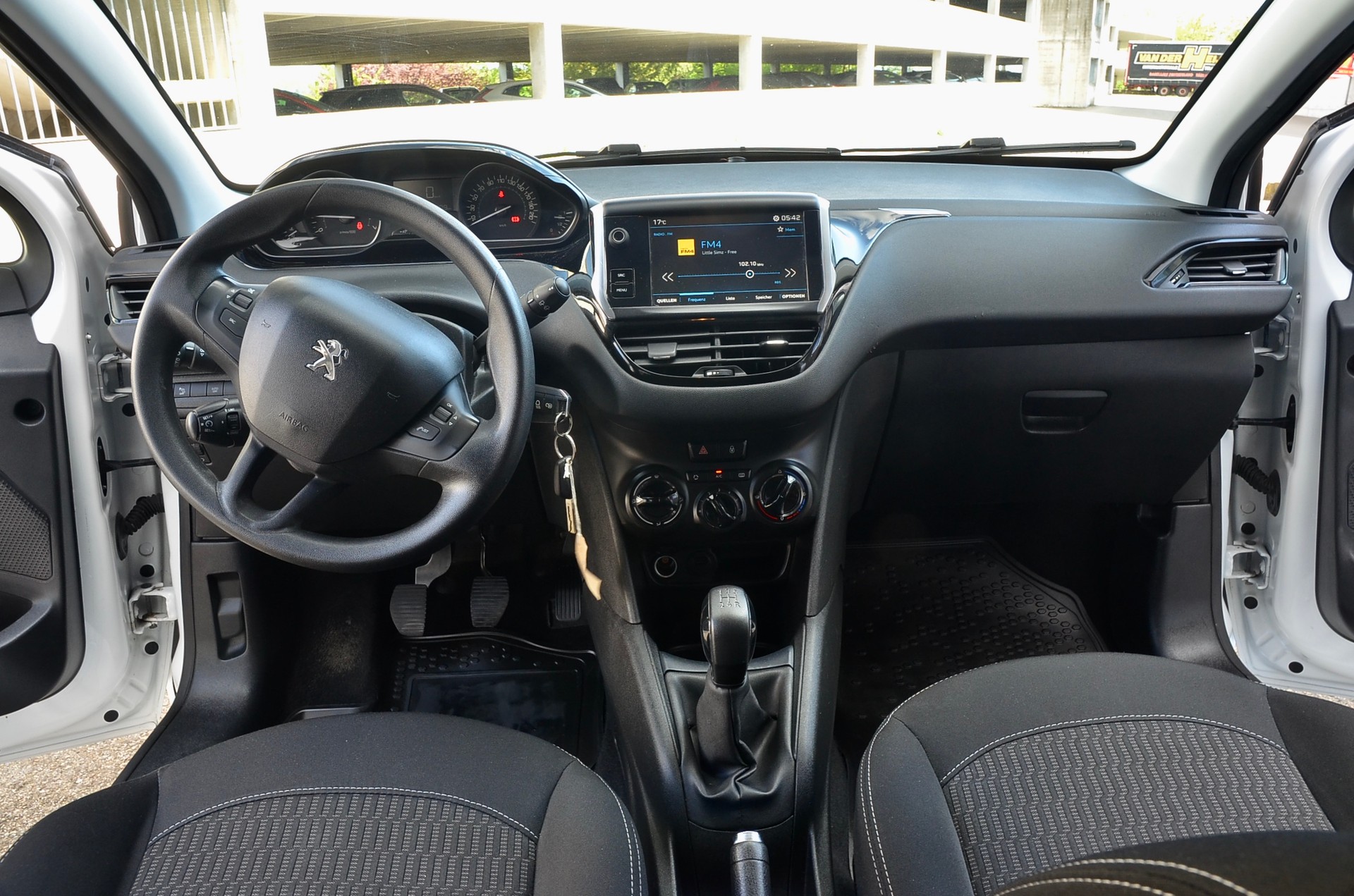 PEUGEOT 208 1.2 PureTech Active-image-14