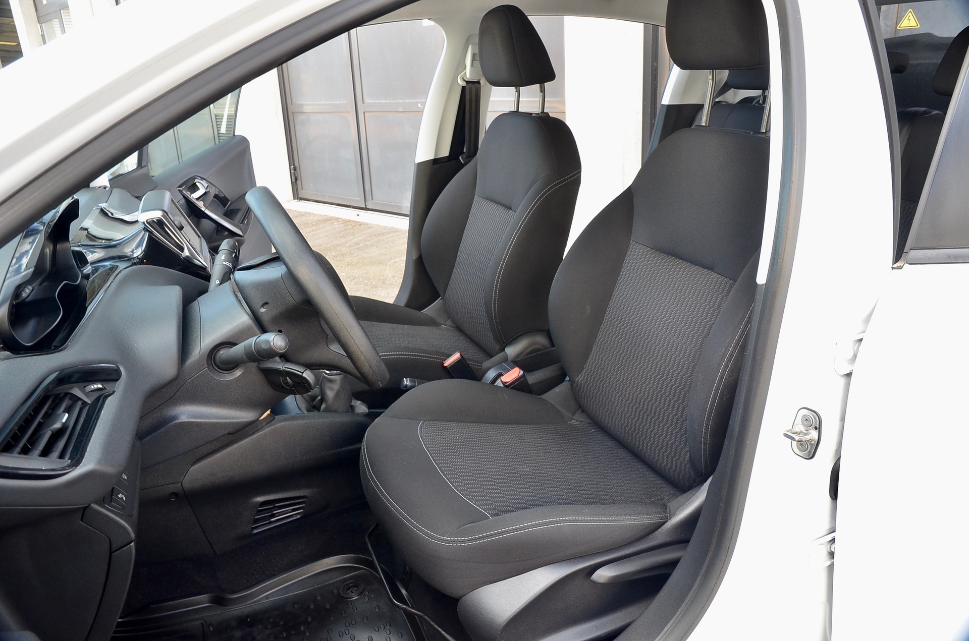 PEUGEOT 208 1.2 PureTech Active-image-11