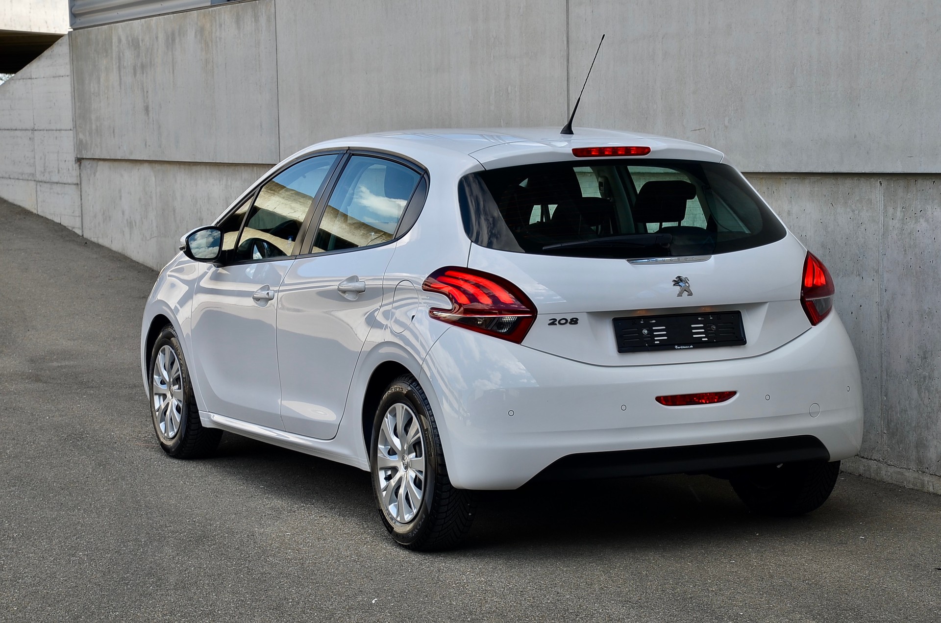 PEUGEOT 208 1.2 PureTech Active-image-23