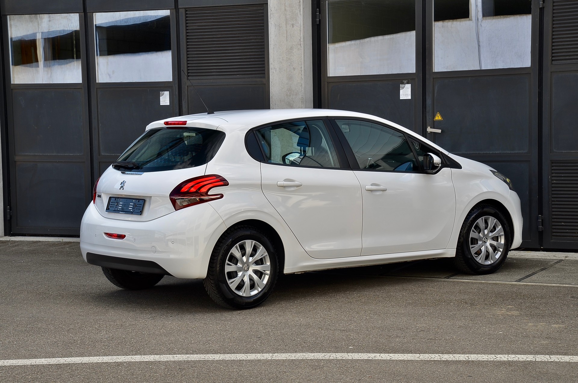 PEUGEOT 208 1.2 PureTech Active-showroom-element-3
