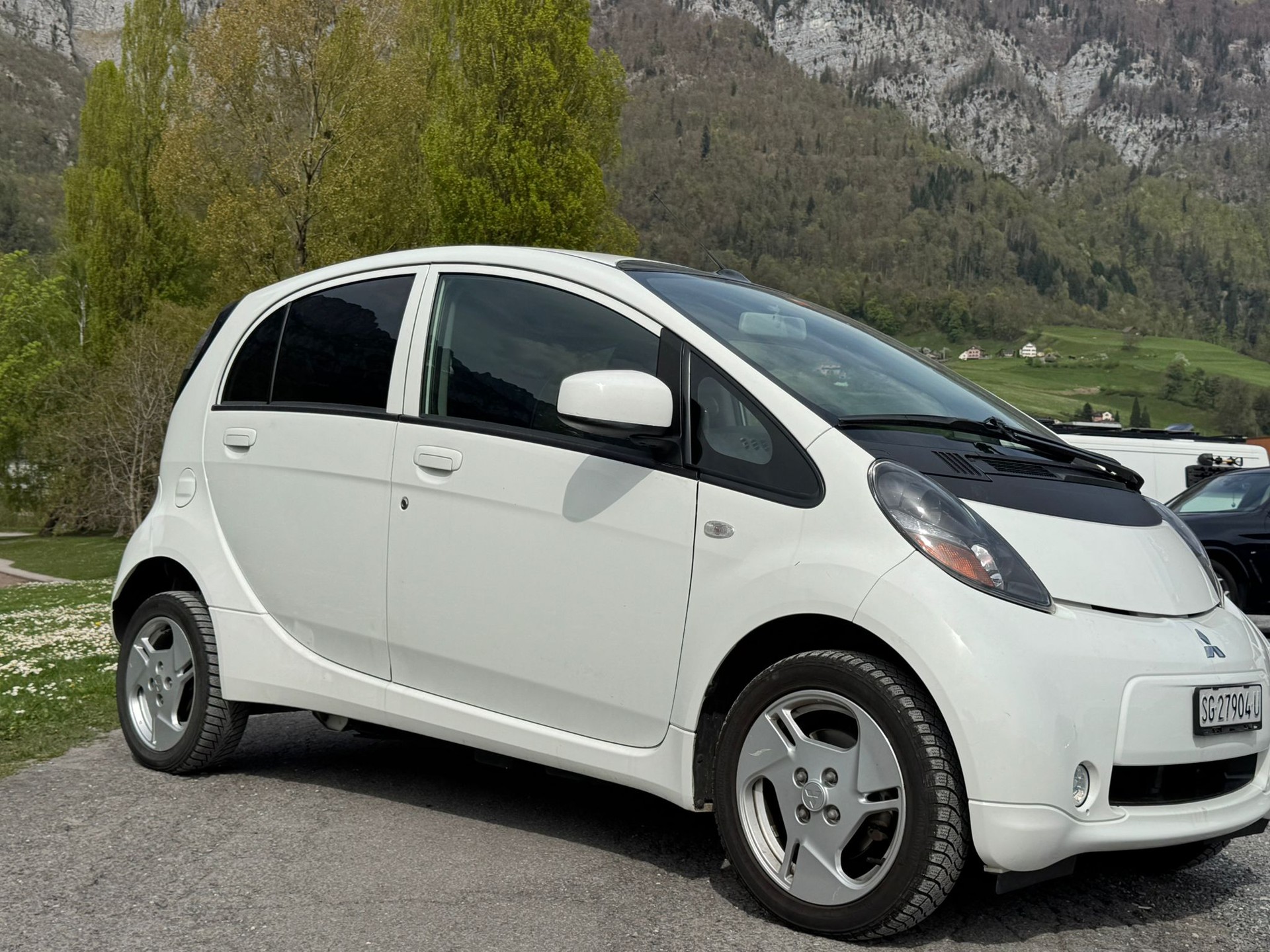MITSUBISHI i MiEV-showroom-element-2