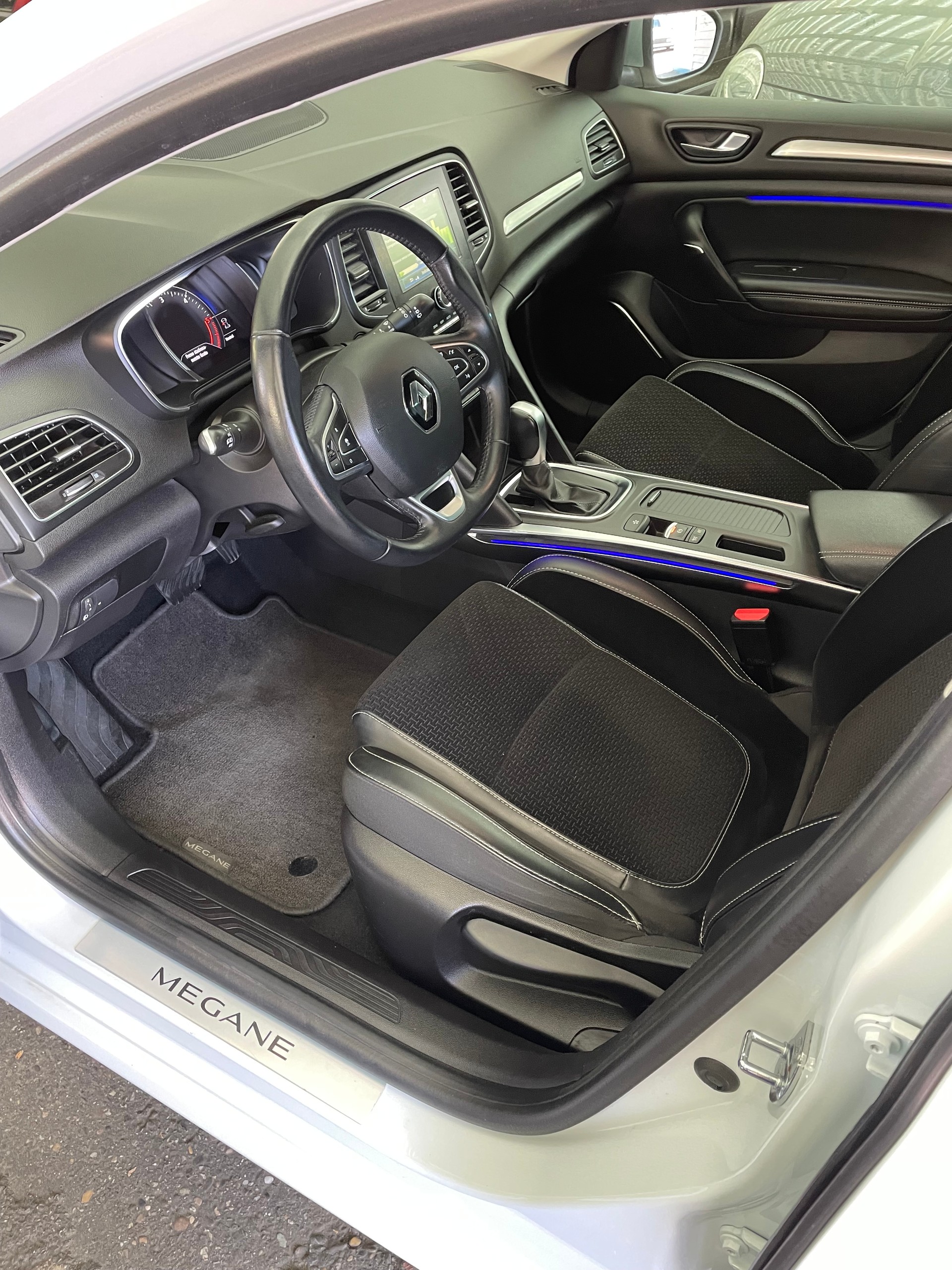 RENAULT Mégane Grandtour 1.5 dCi GT Line EDC-image-6