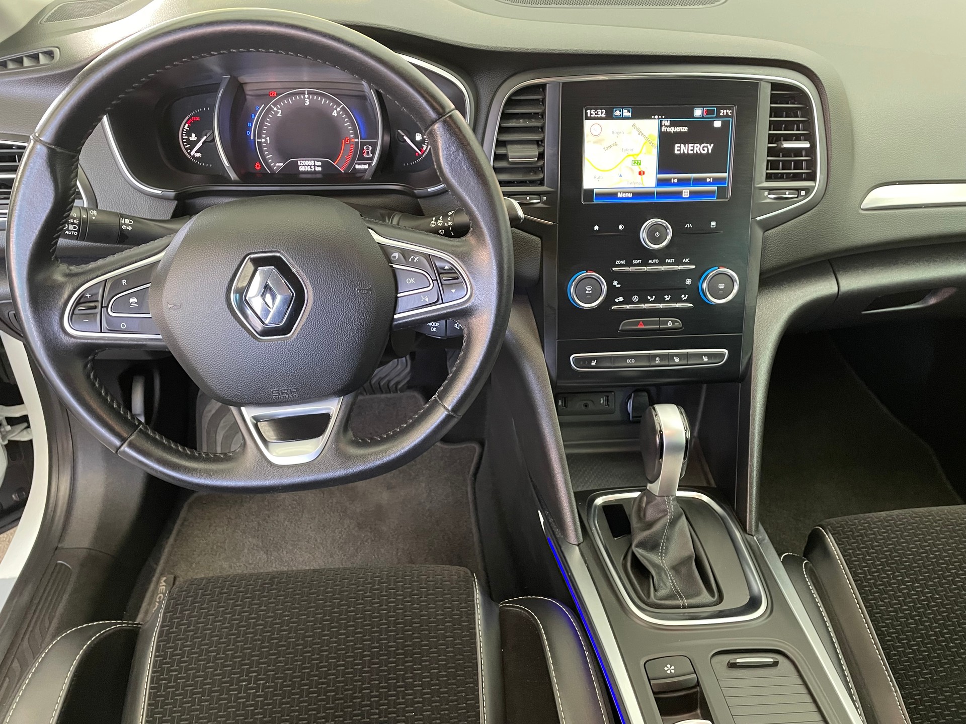 RENAULT Mégane Grandtour 1.5 dCi GT Line EDC-image-9