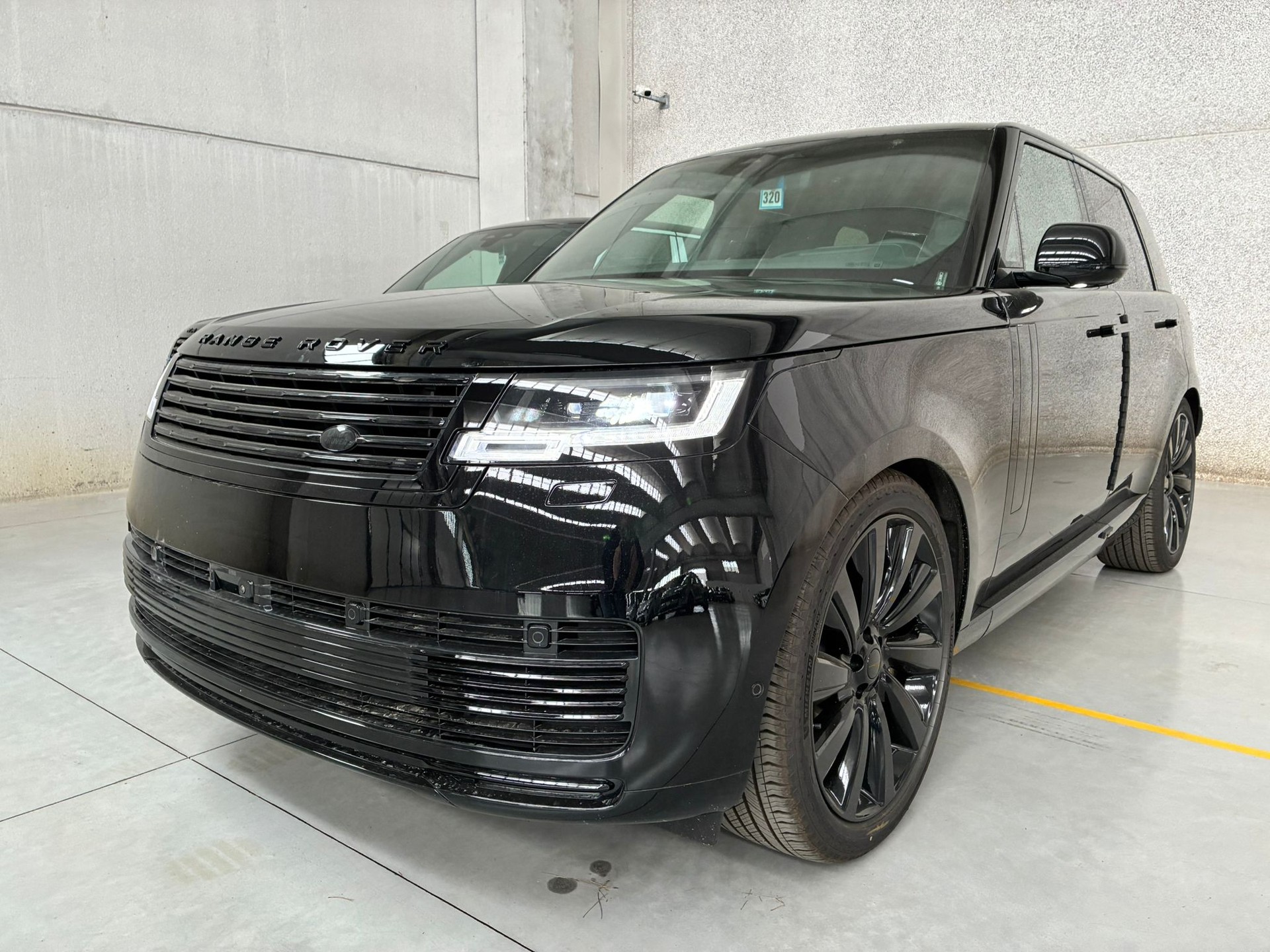 LAND ROVER Range Rover P615 4.4 V8 SV Black Automatic-image-0