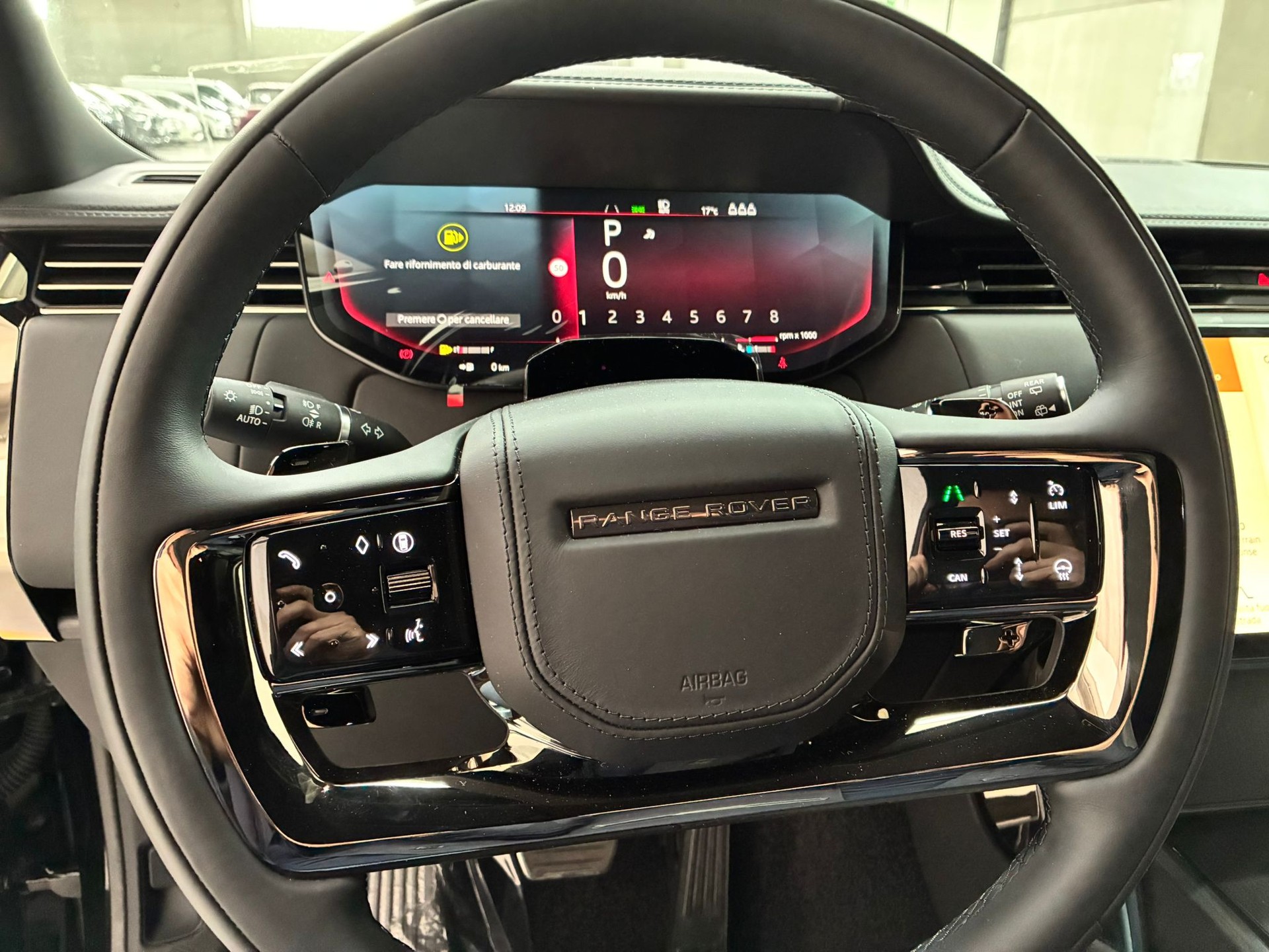 LAND ROVER Range Rover P615 4.4 V8 SV Black Automatic-image-7