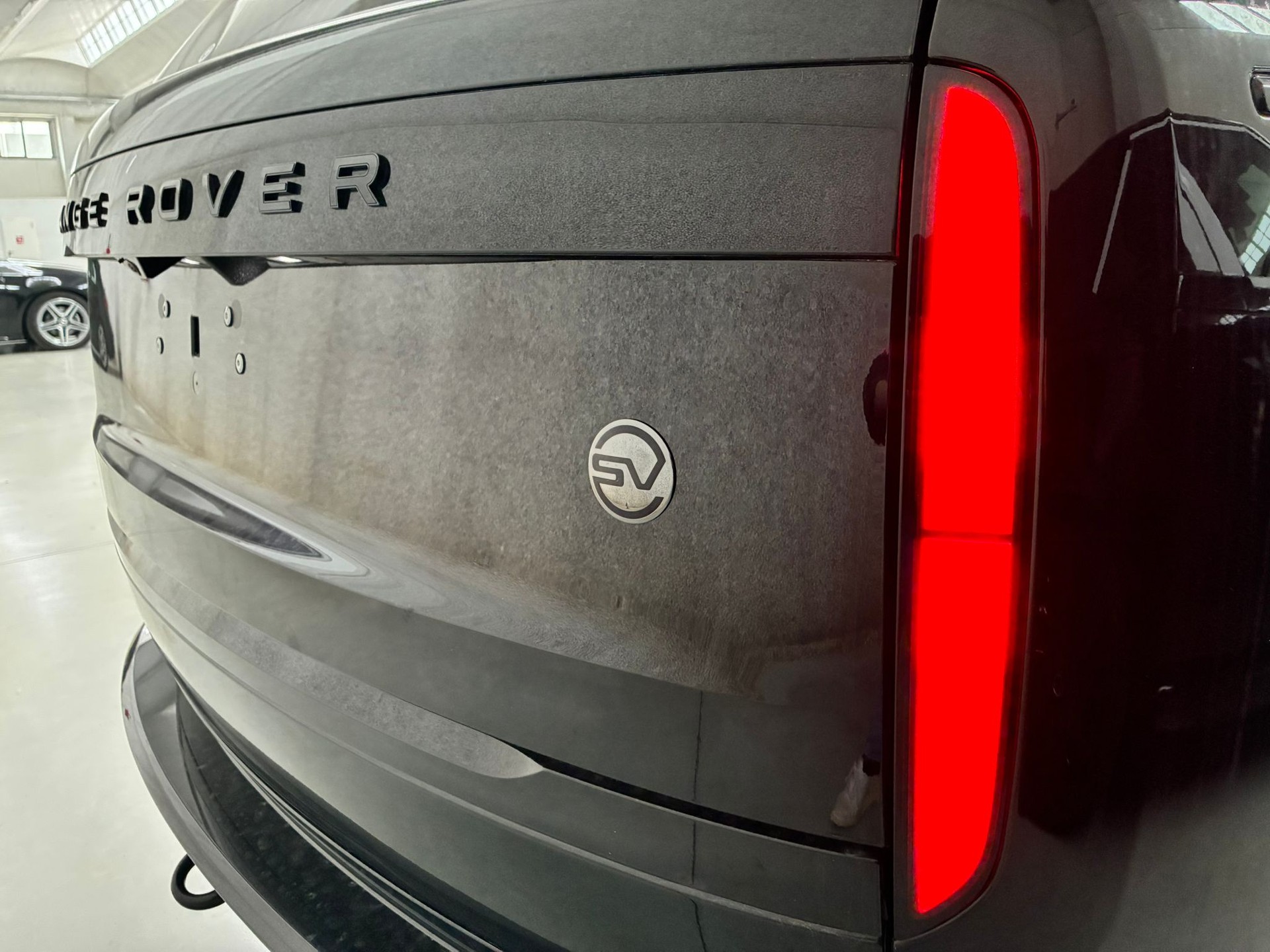LAND ROVER Range Rover P615 4.4 V8 SV Black Automatic-image-4