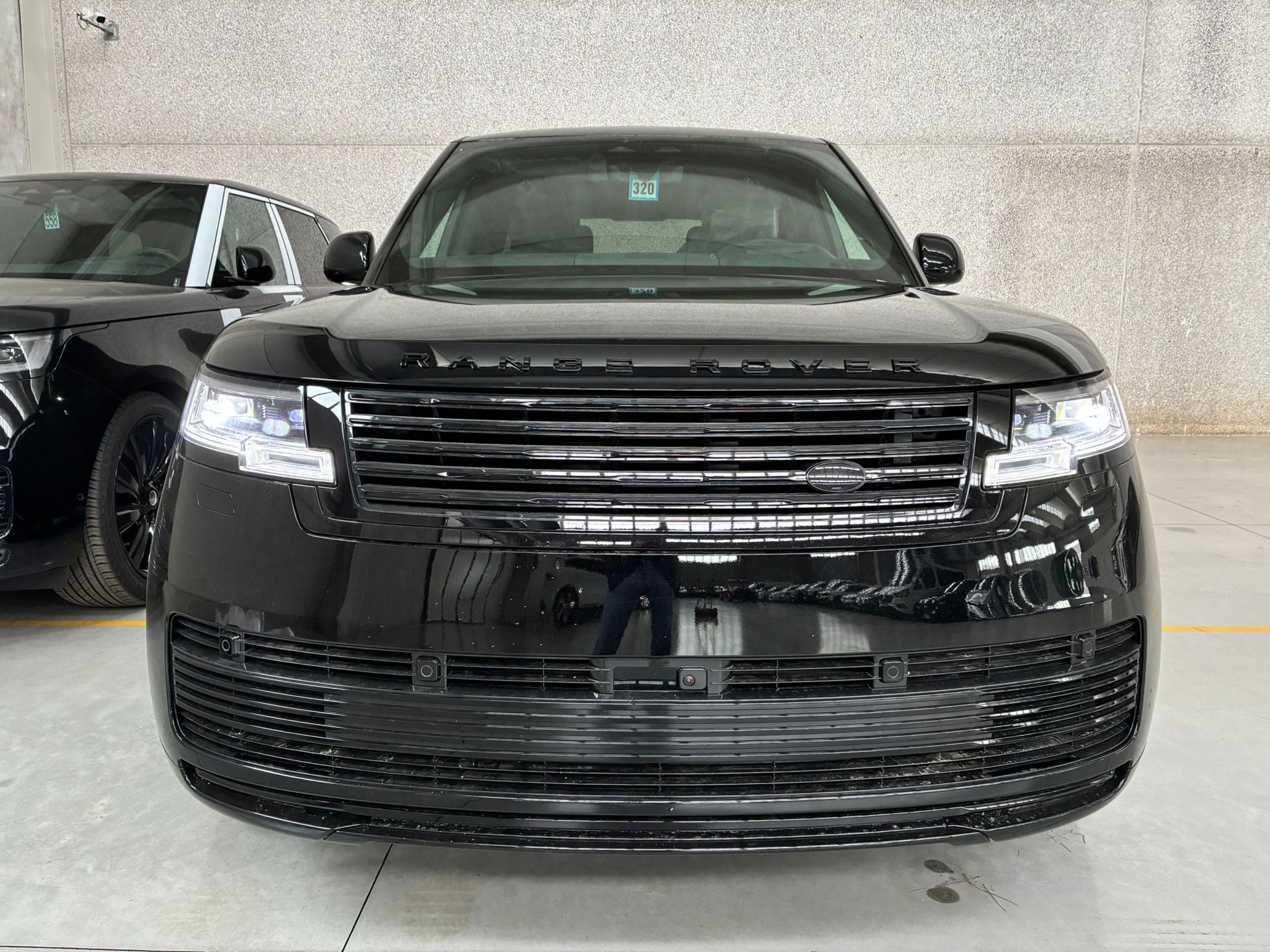LAND ROVER Range Rover P615 4.4 V8 SV Black Automatic-image-1