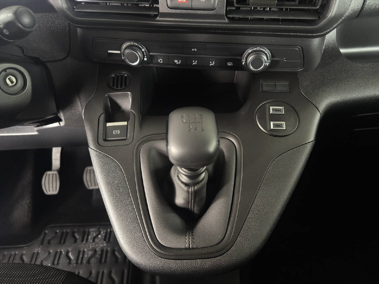 PEUGEOT Partner Kaw. 650 Standard 1.2-image-12