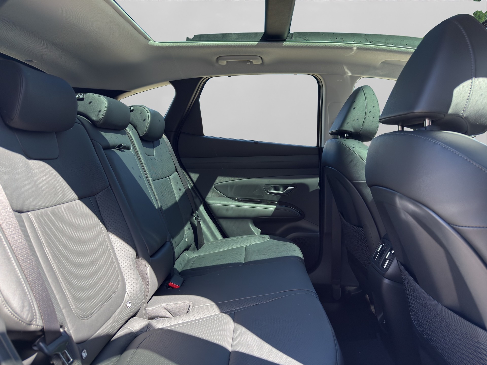 HYUNDAI Tucson 1.6 TGDI HEV Swiss Edition 4WD-image-10