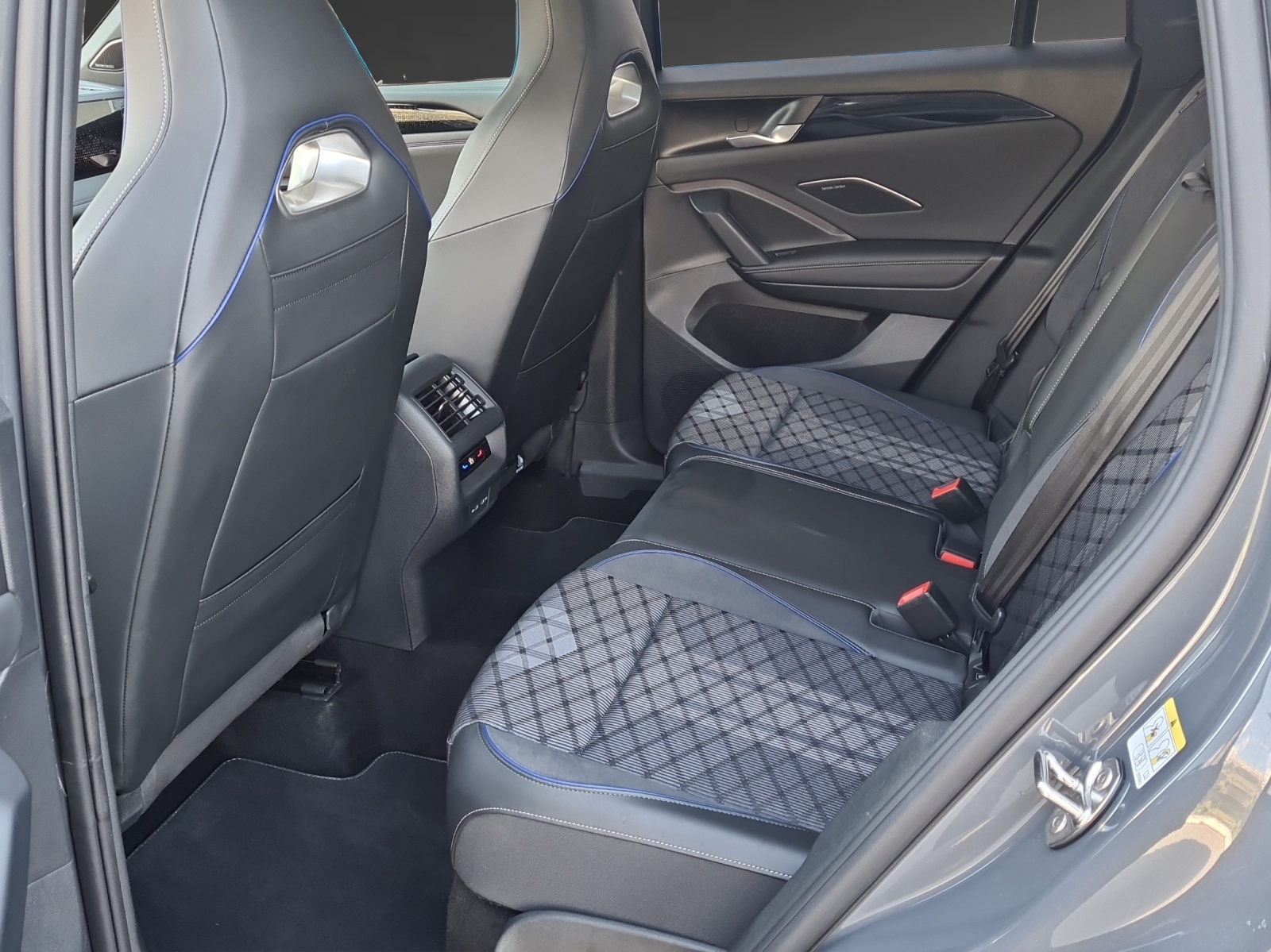 VW Tiguan 2.0 TSI DSG R-Line 4Motion-image-6