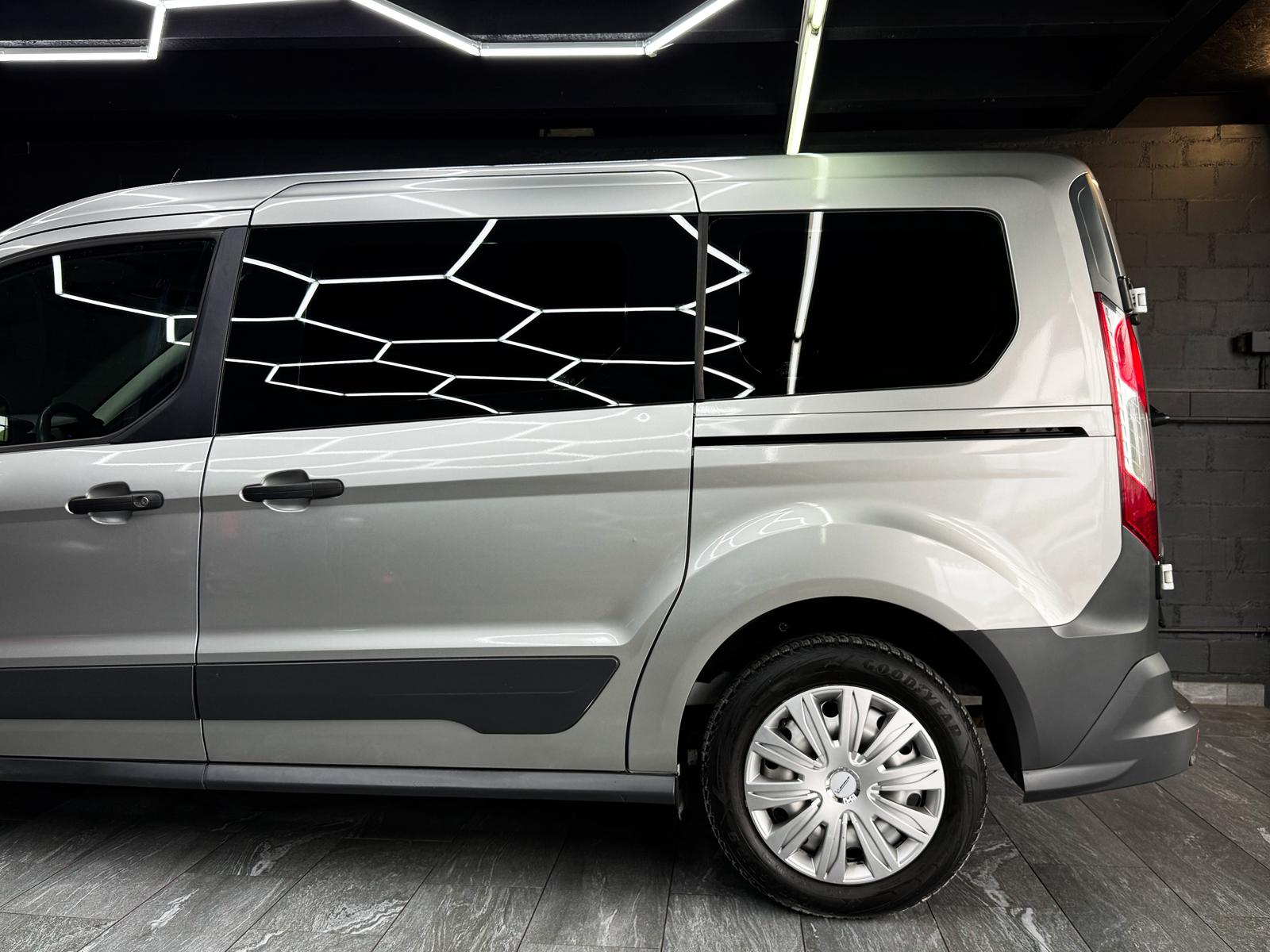 FORD Transit Connect Combi T230 1.5 TDCi Ambiente-image-5