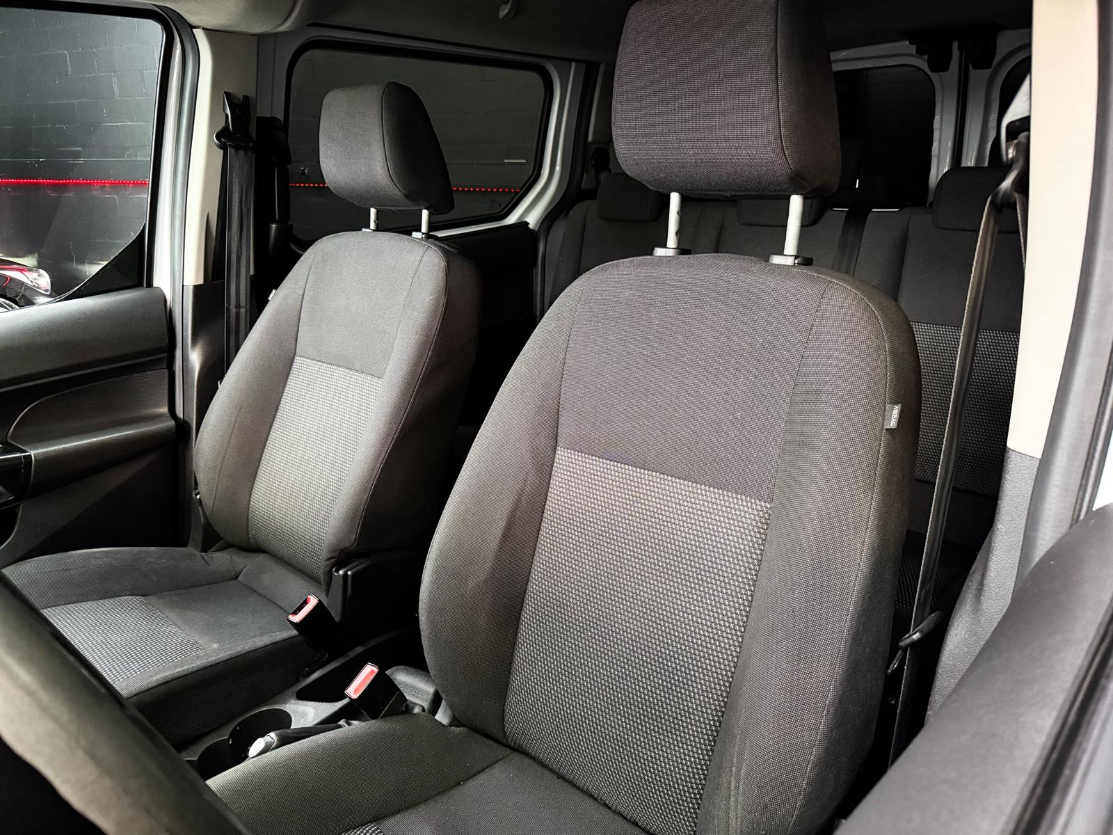 FORD Transit Connect Combi T230 1.5 TDCi Ambiente-image-16