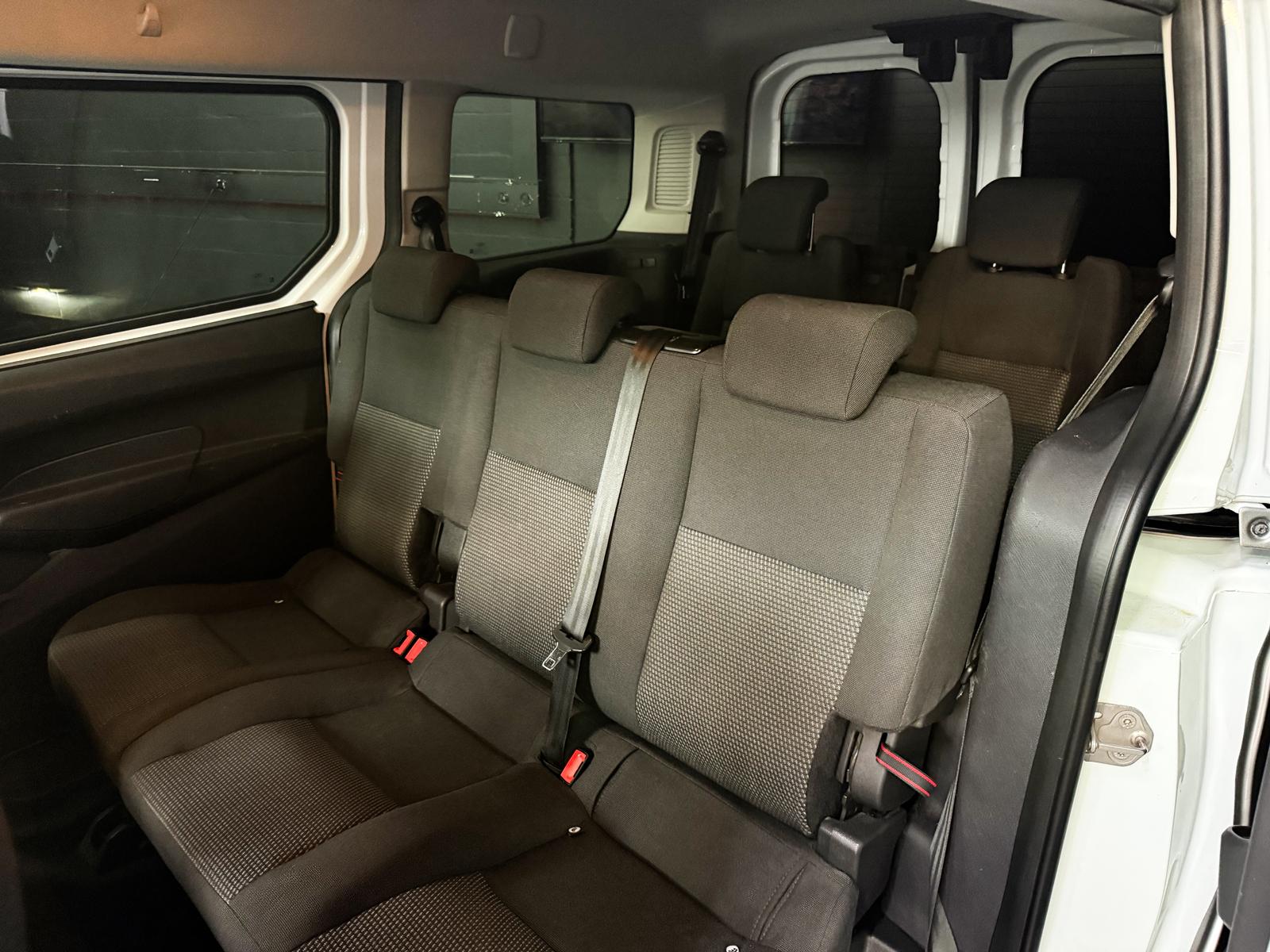 FORD Transit Connect Combi T230 1.5 TDCi Ambiente-image-17