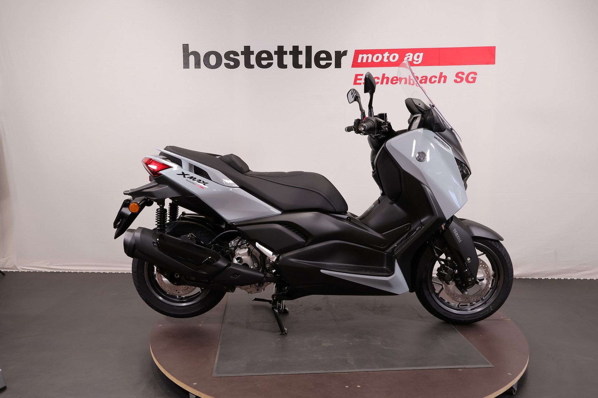 YAMAHA XMAX 300 Tech MAX+-showroom-element-1