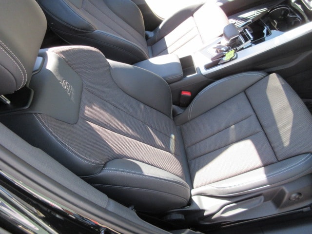 AUDI A4 Avant 2.0 40 TFSI S Line quattro S-Tronic-image-8