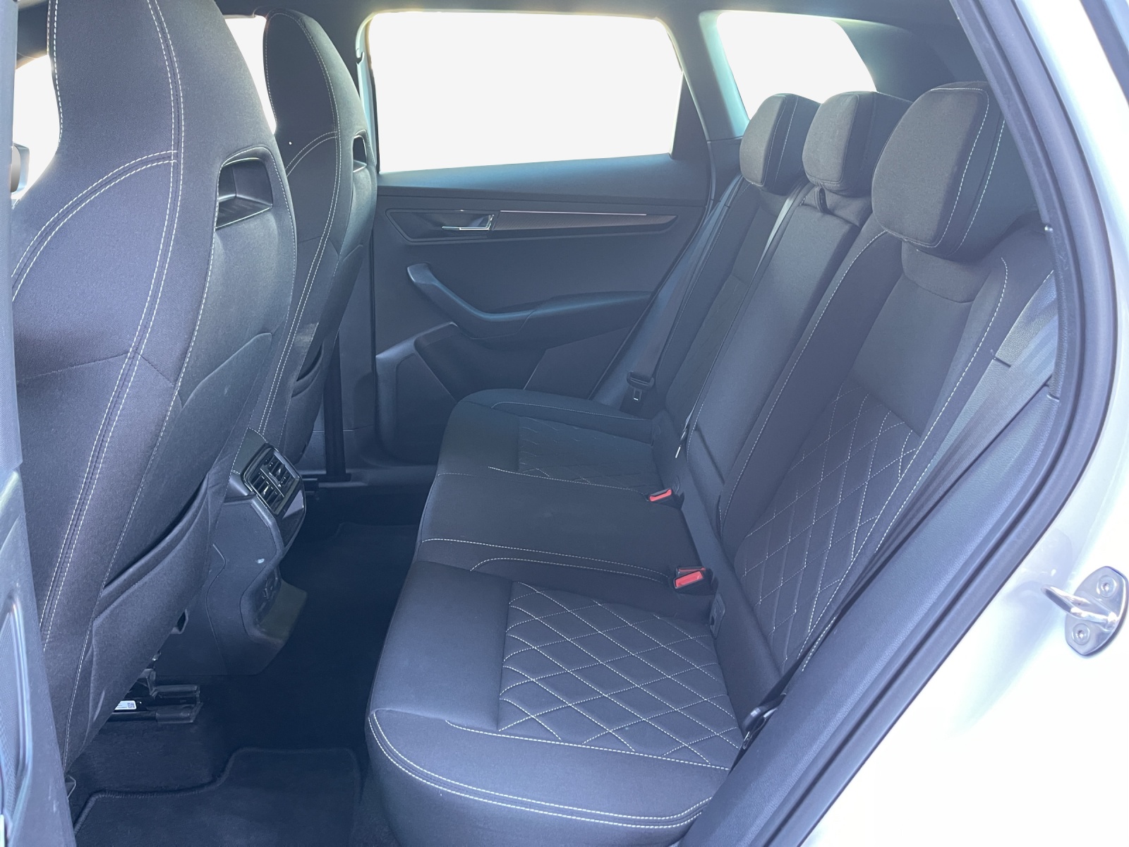 SKODA Karoq 2.0 TDI CR Sport Line 4x4 DSG-image-11