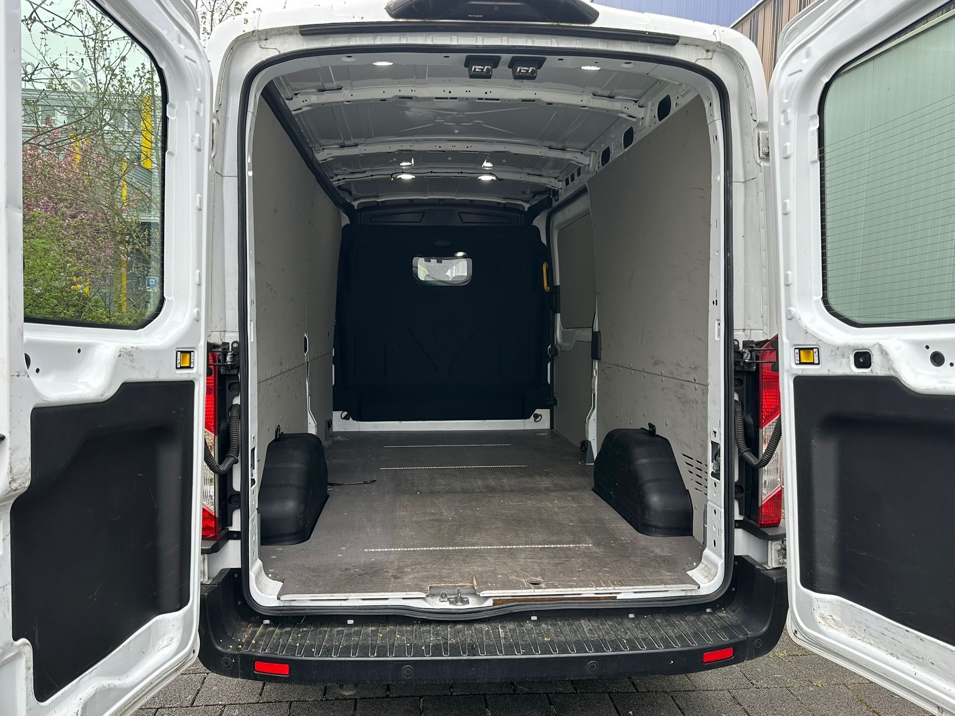 FORD Transit Van 350 L3 Basis 2.0 TDCi 170 FWD-image-6