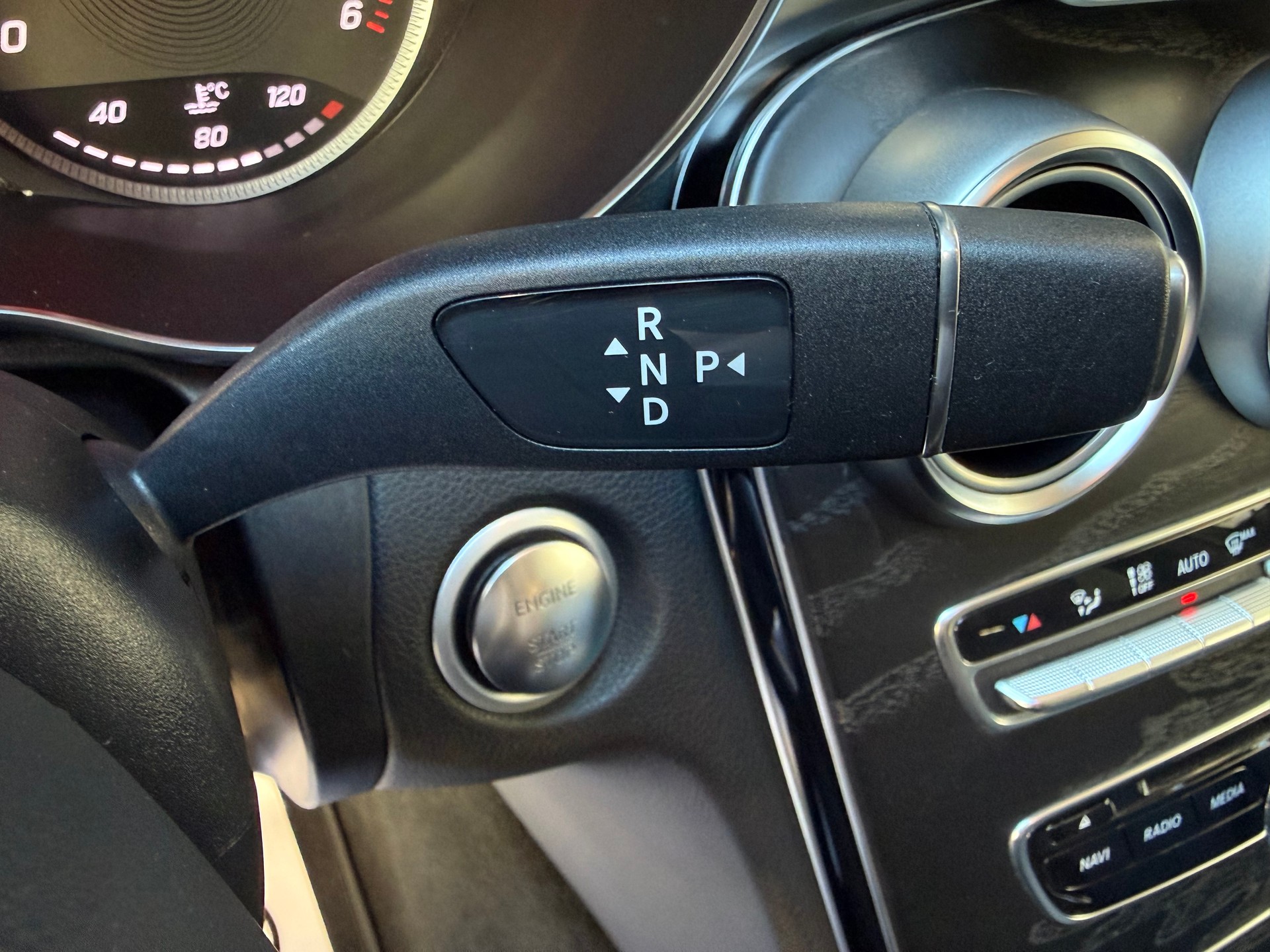 MERCEDES-BENZ C 250 d Avantgarde 4Matic 9G-Tronic-image-17