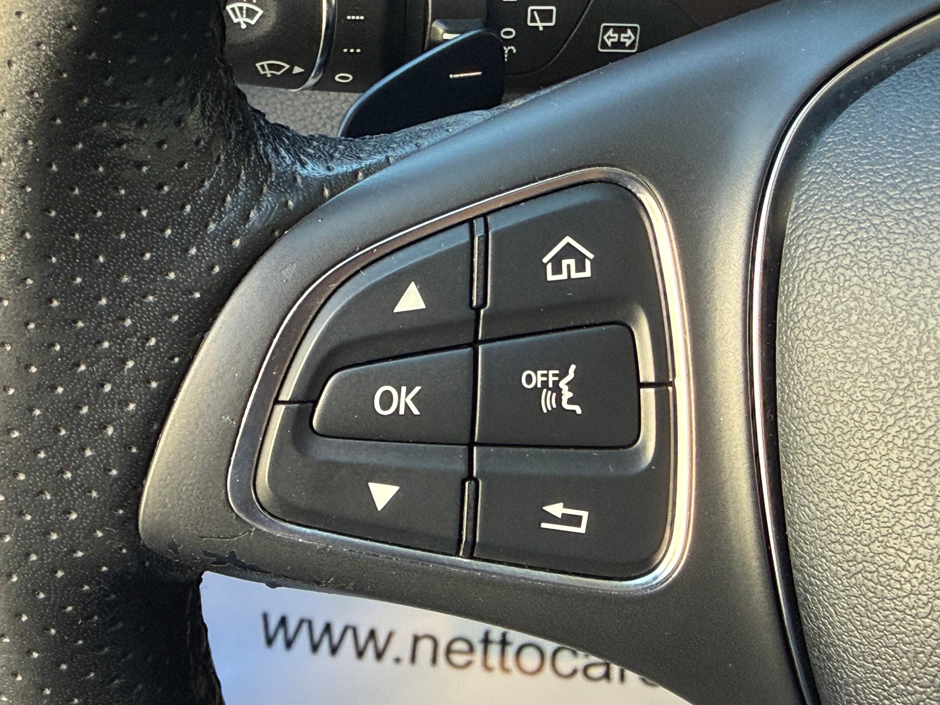 MERCEDES-BENZ C 250 d Avantgarde 4Matic 9G-Tronic-image-19