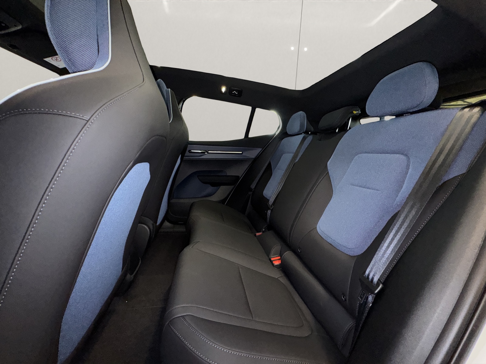 VOLVO EX30 CC E60 Twin Performance AWD-image-13