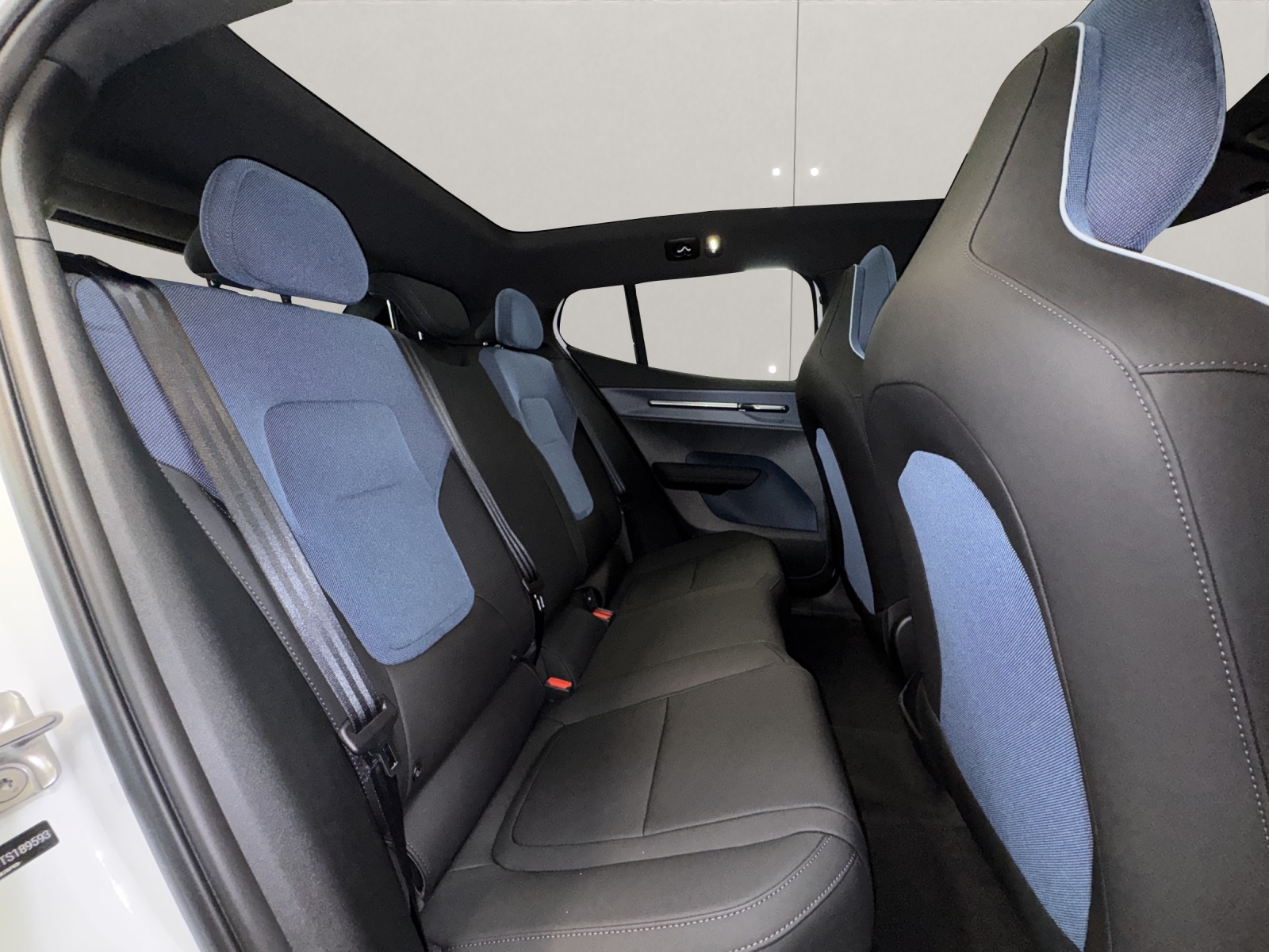 VOLVO EX30 CC E60 Twin Performance AWD-image-14