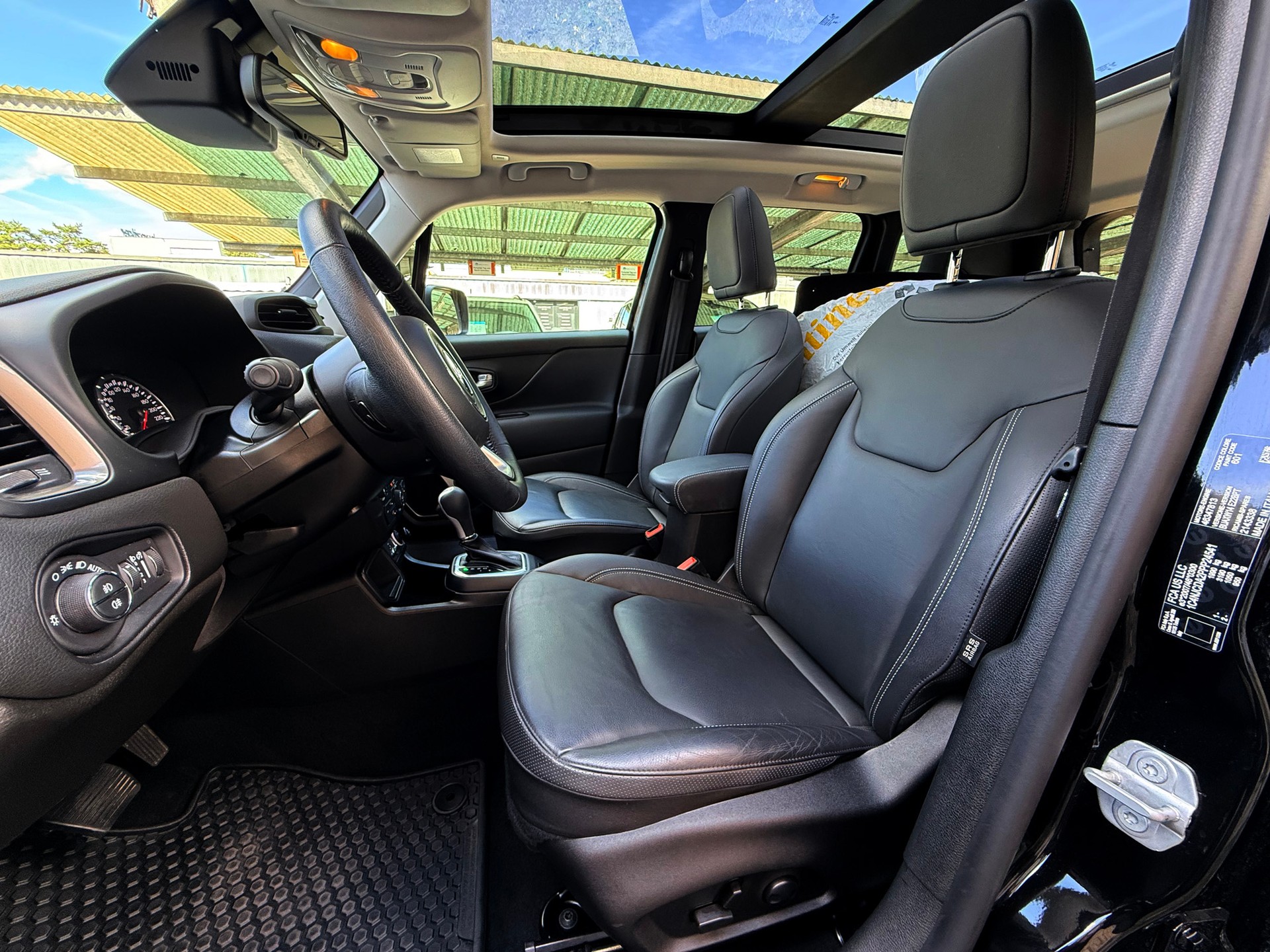 JEEP Renegade 1.5 MHEV Limited Automat-image-14