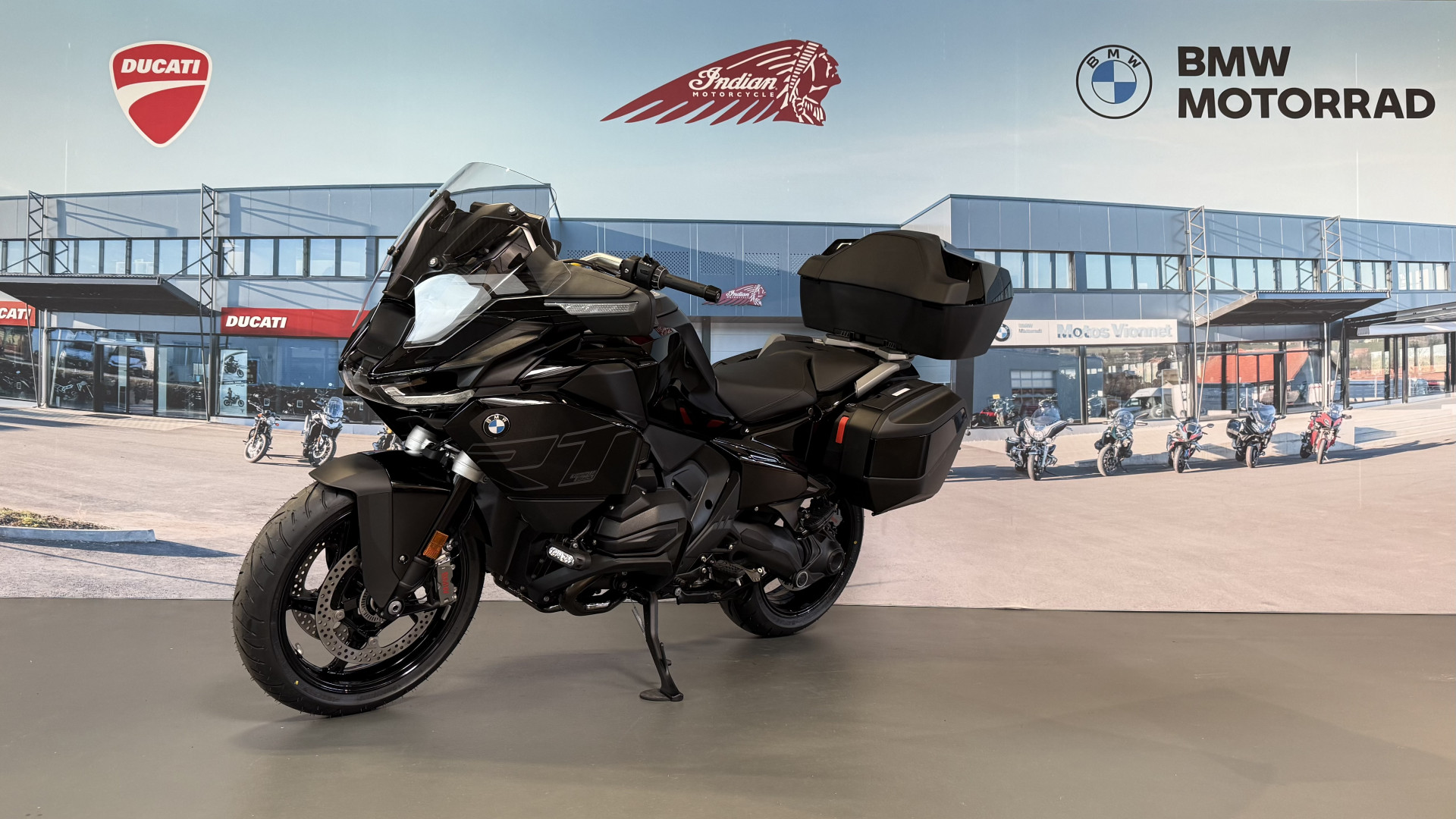 BMW R 1300 RT Triple Black *Prime 2500CHF inclus* Leasing dès 2.9%-showroom-element-2