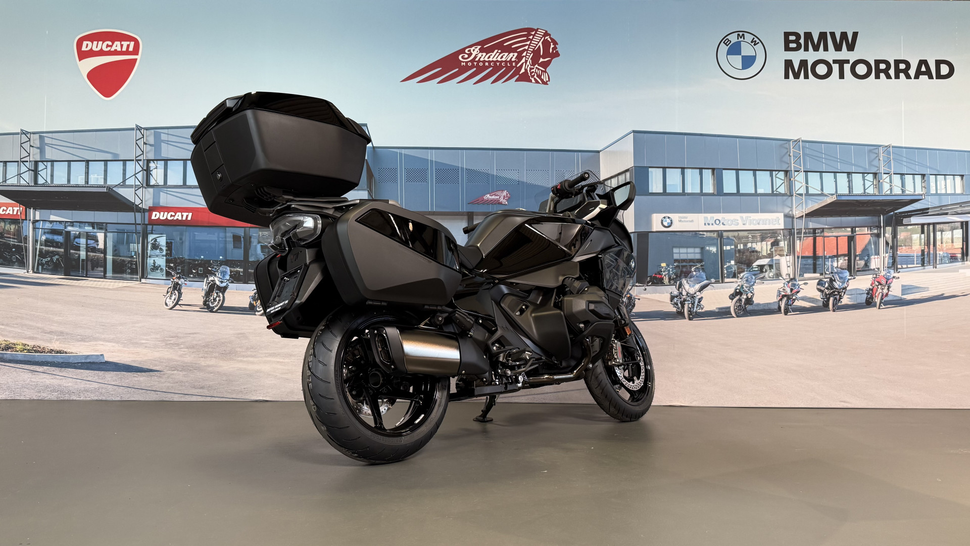 BMW R 1300 RT Triple Black *Prime 2500CHF inclus* Leasing dès 2.9%-showroom-element-3