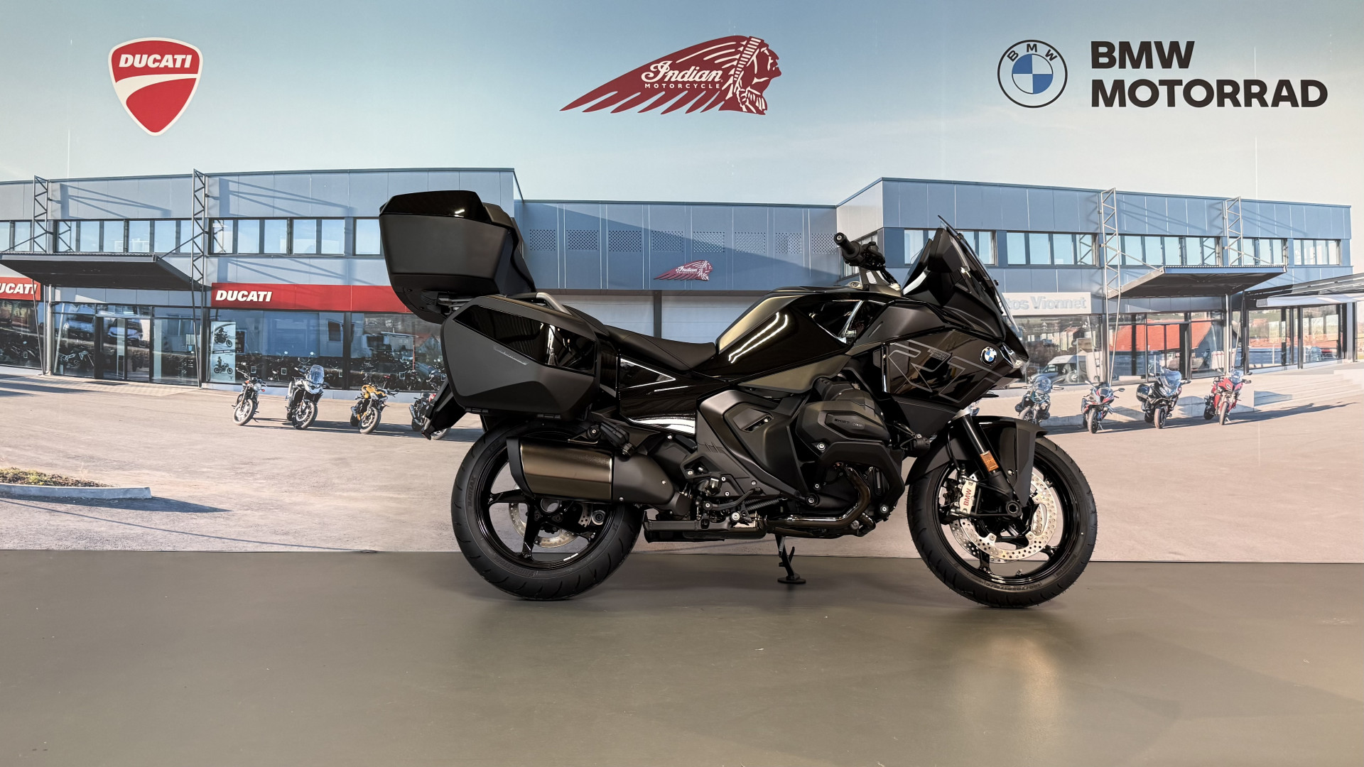 BMW R 1300 RT Triple Black *Prime 2500CHF inclus* Leasing dès 2.9%-image-4