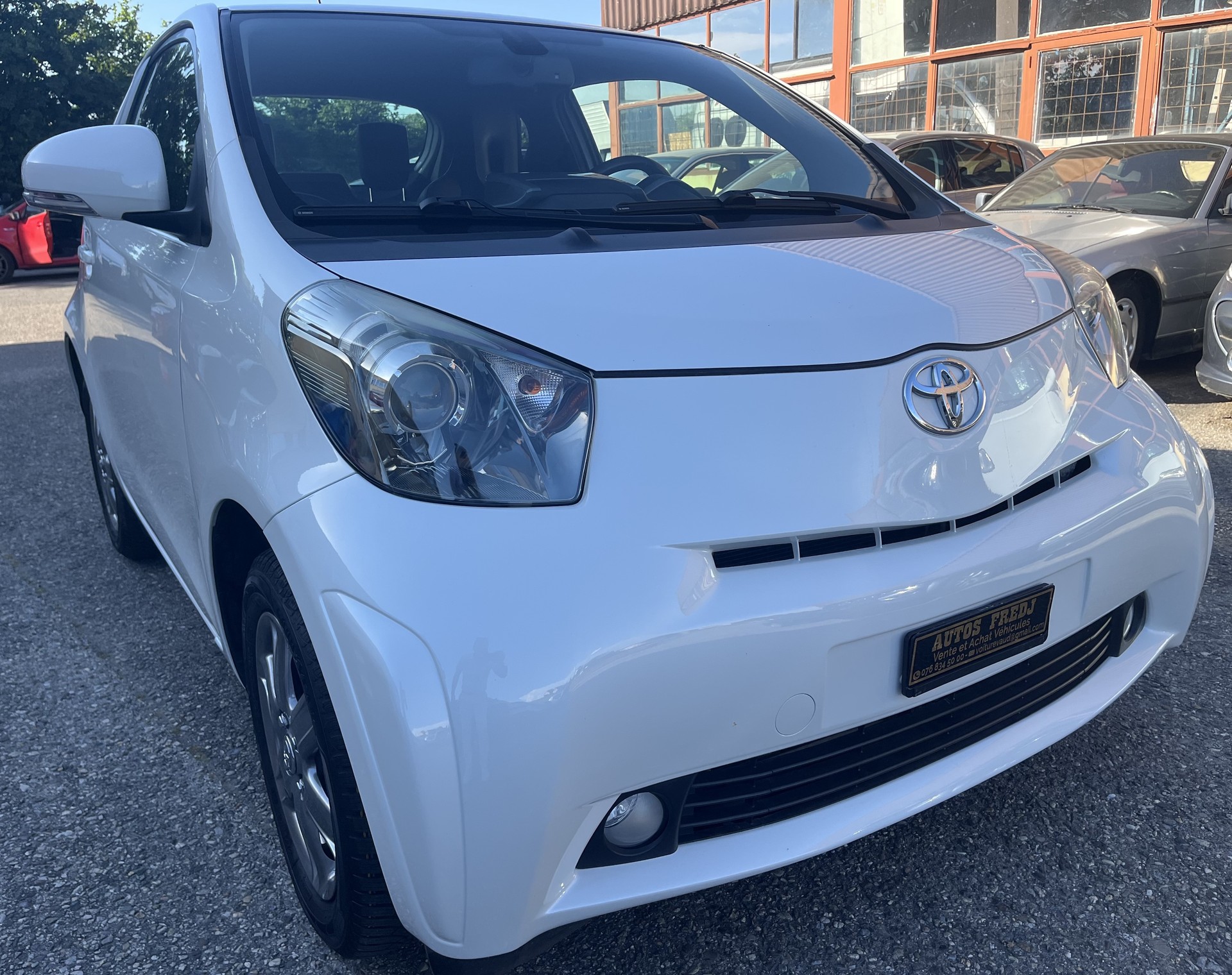 TOYOTA iQ2 1.0 VVT-i Multidrive-image-2