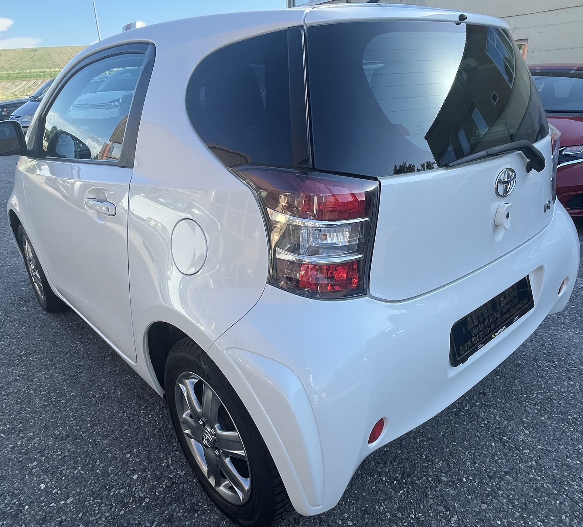 TOYOTA iQ2 1.0 VVT-i Multidrive-image-6
