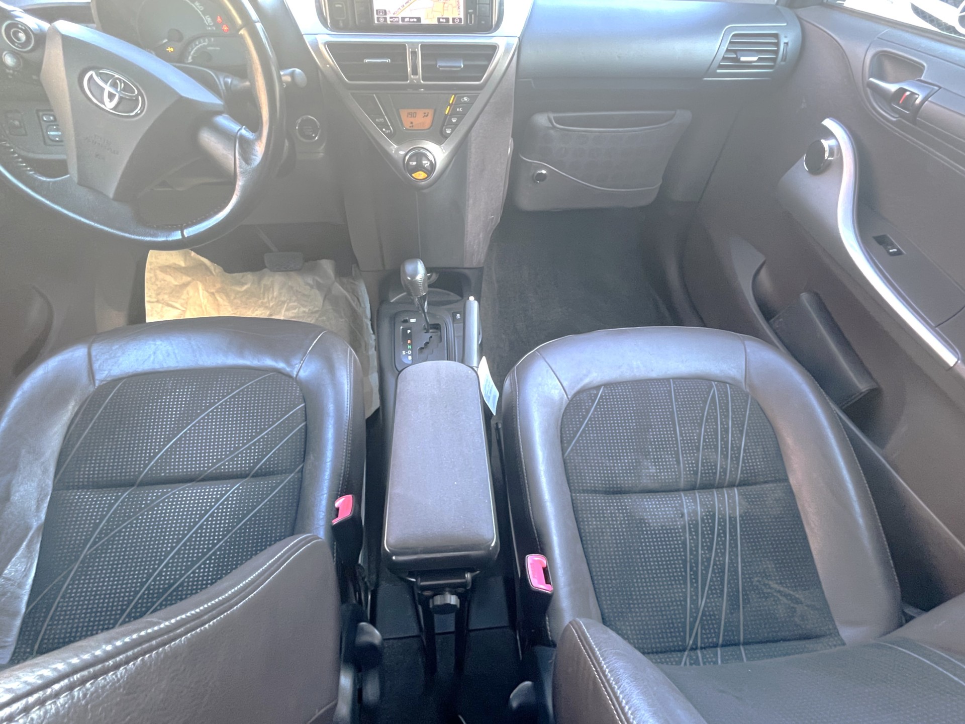 TOYOTA iQ2 1.0 VVT-i Multidrive-image-9