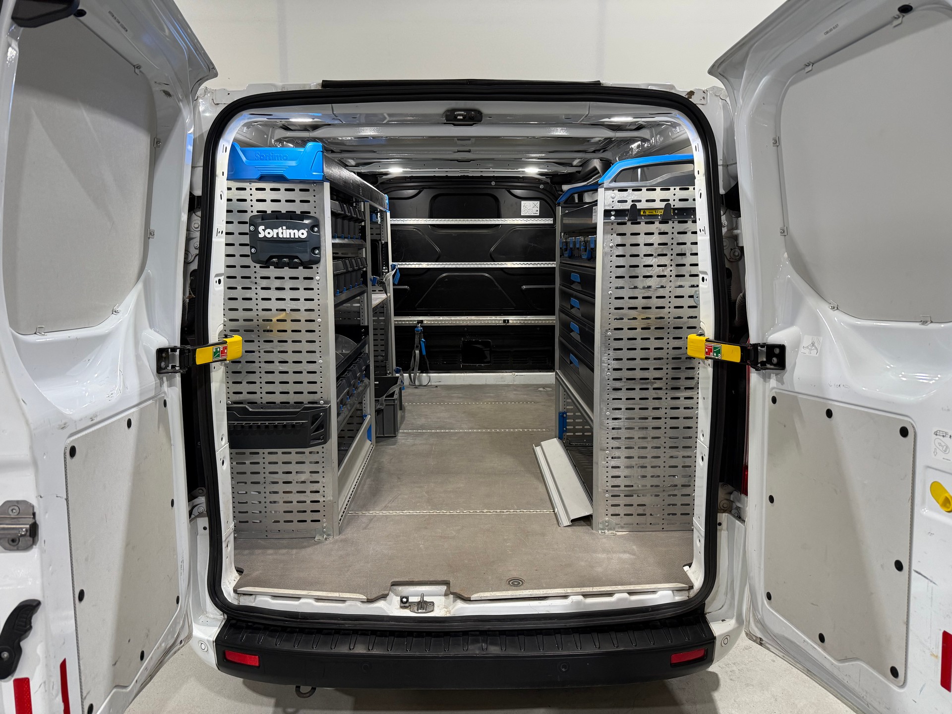 FORD Transit Custom Van 320 L2H1 Trend Sortimo-image-10