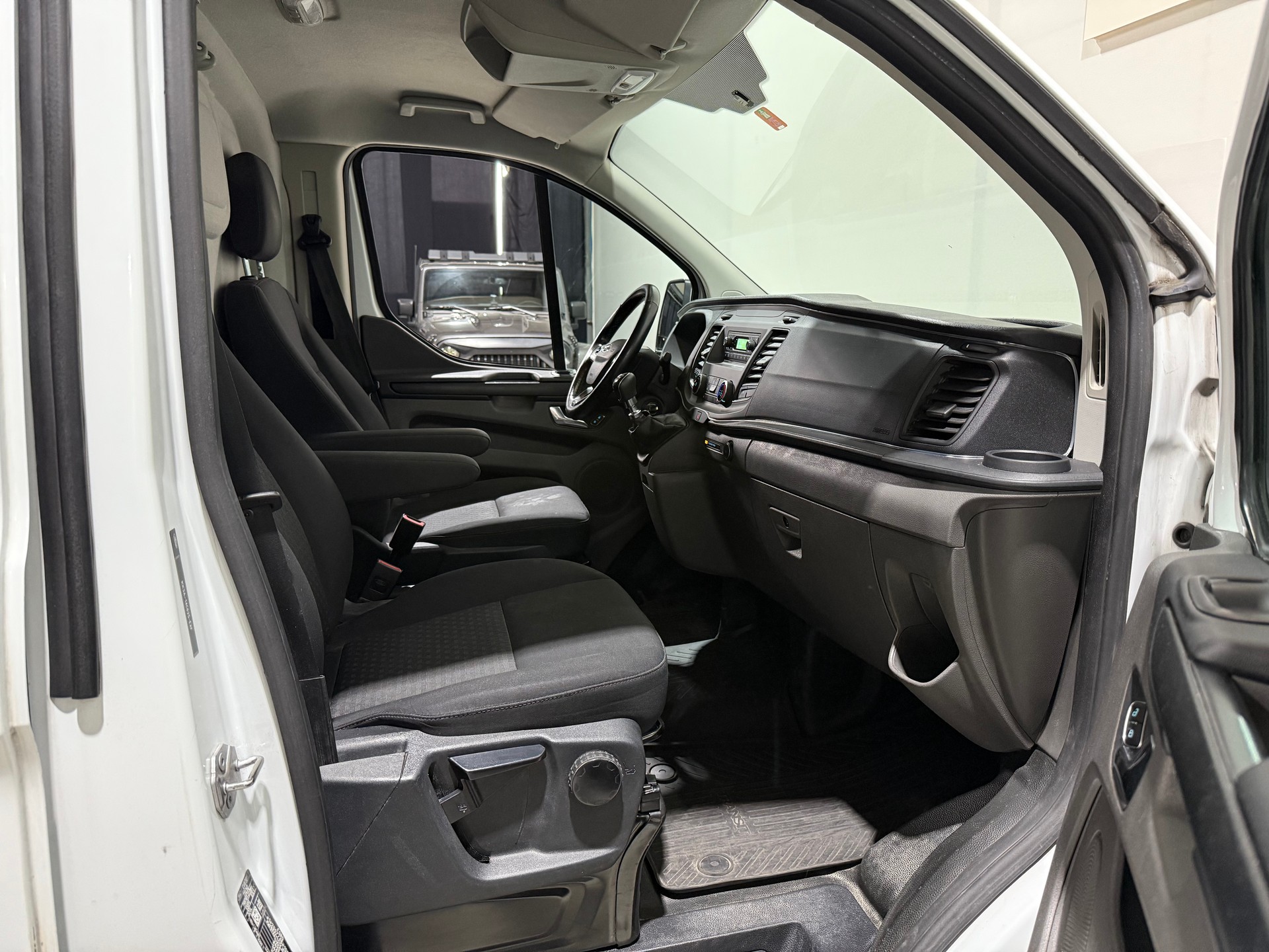 FORD Transit Custom Van 320 L2H1 Trend Sortimo-image-14