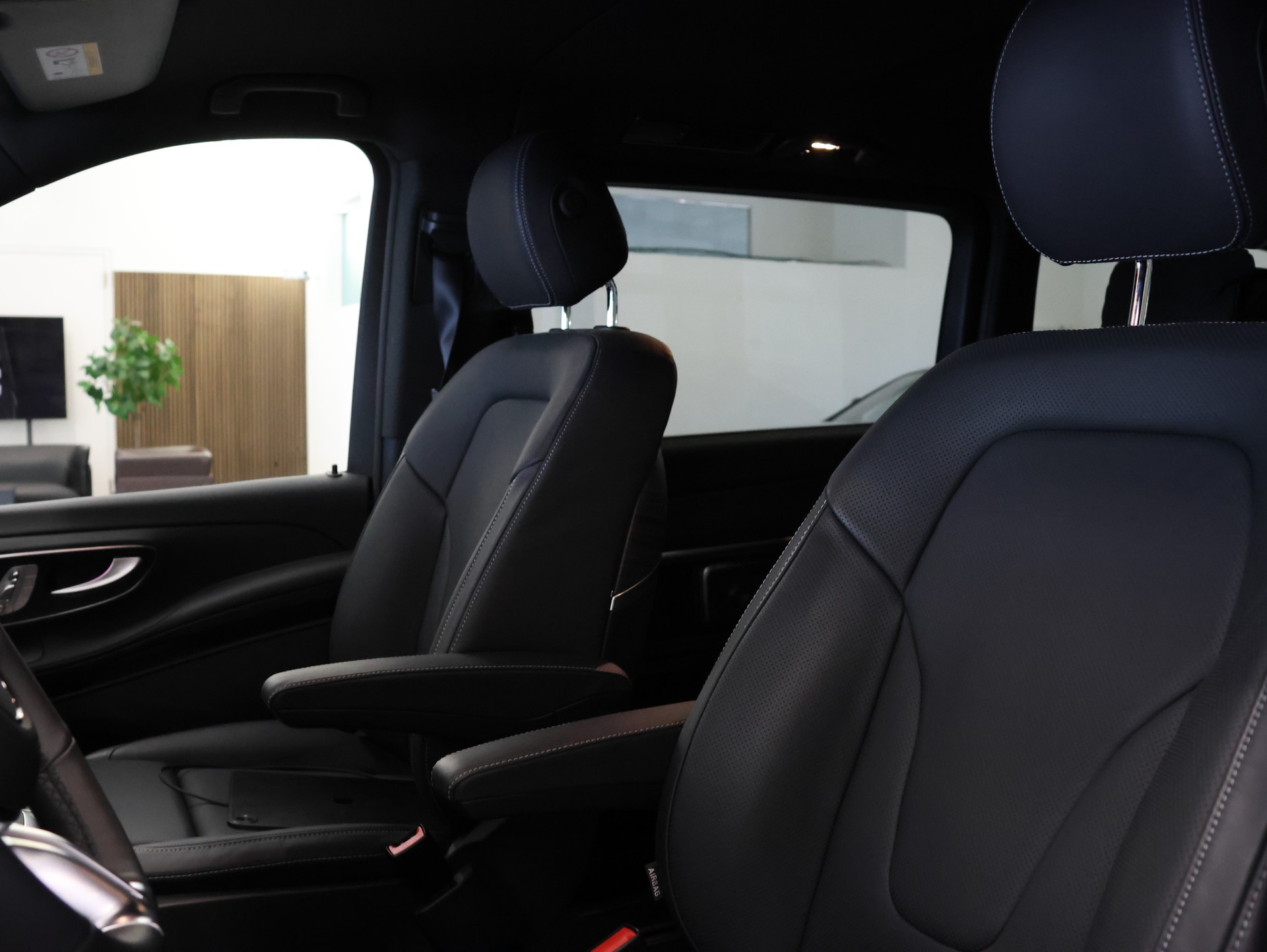 MERCEDES-BENZ V 300 d lang 4Matic Swiss Edition 9G-Tronic *Vollausstattung* *Werksgarantie*-image-16
