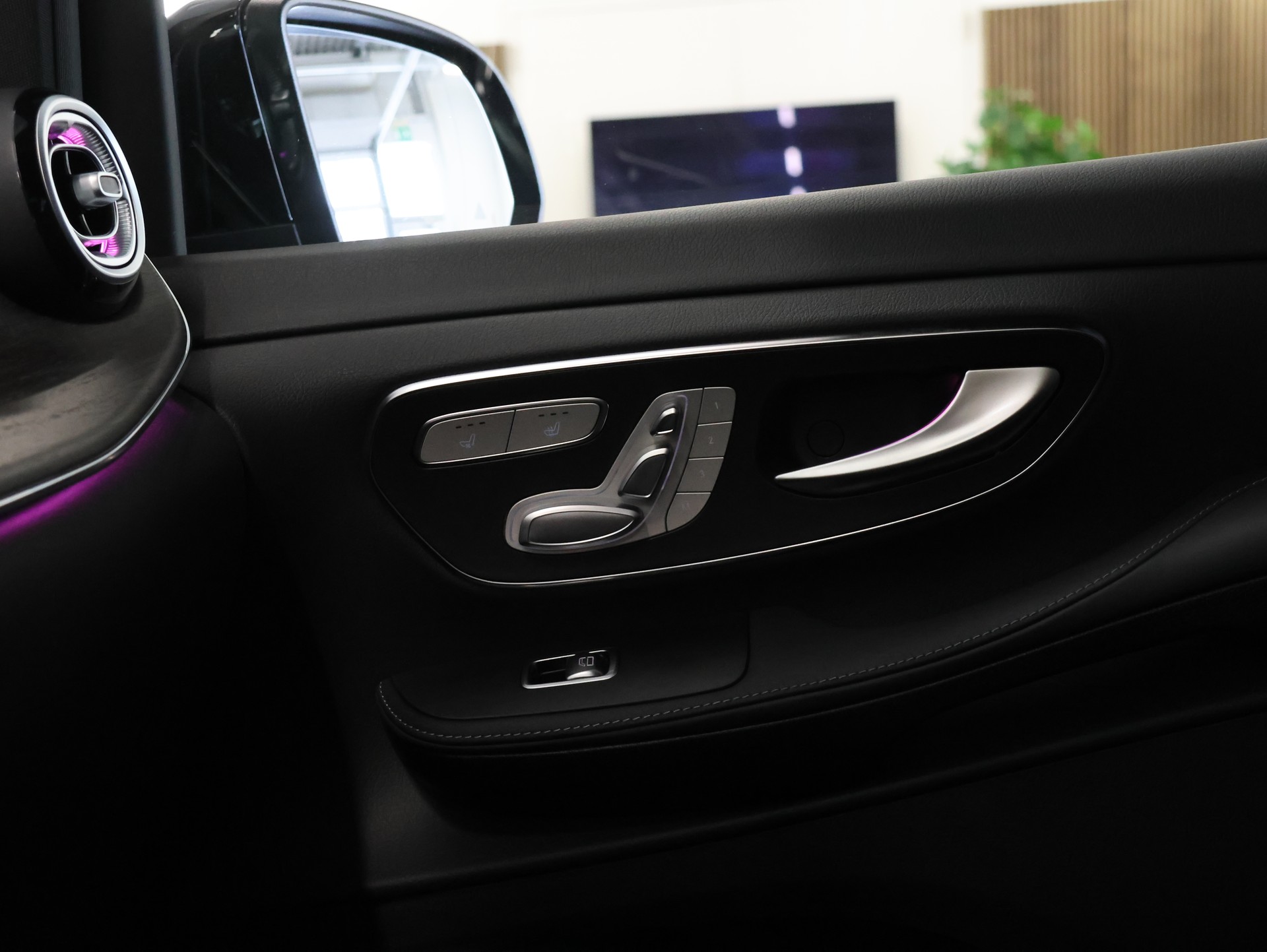 MERCEDES-BENZ V 300 d lang 4Matic Swiss Edition 9G-Tronic *Vollausstattung* *Werksgarantie*-image-26
