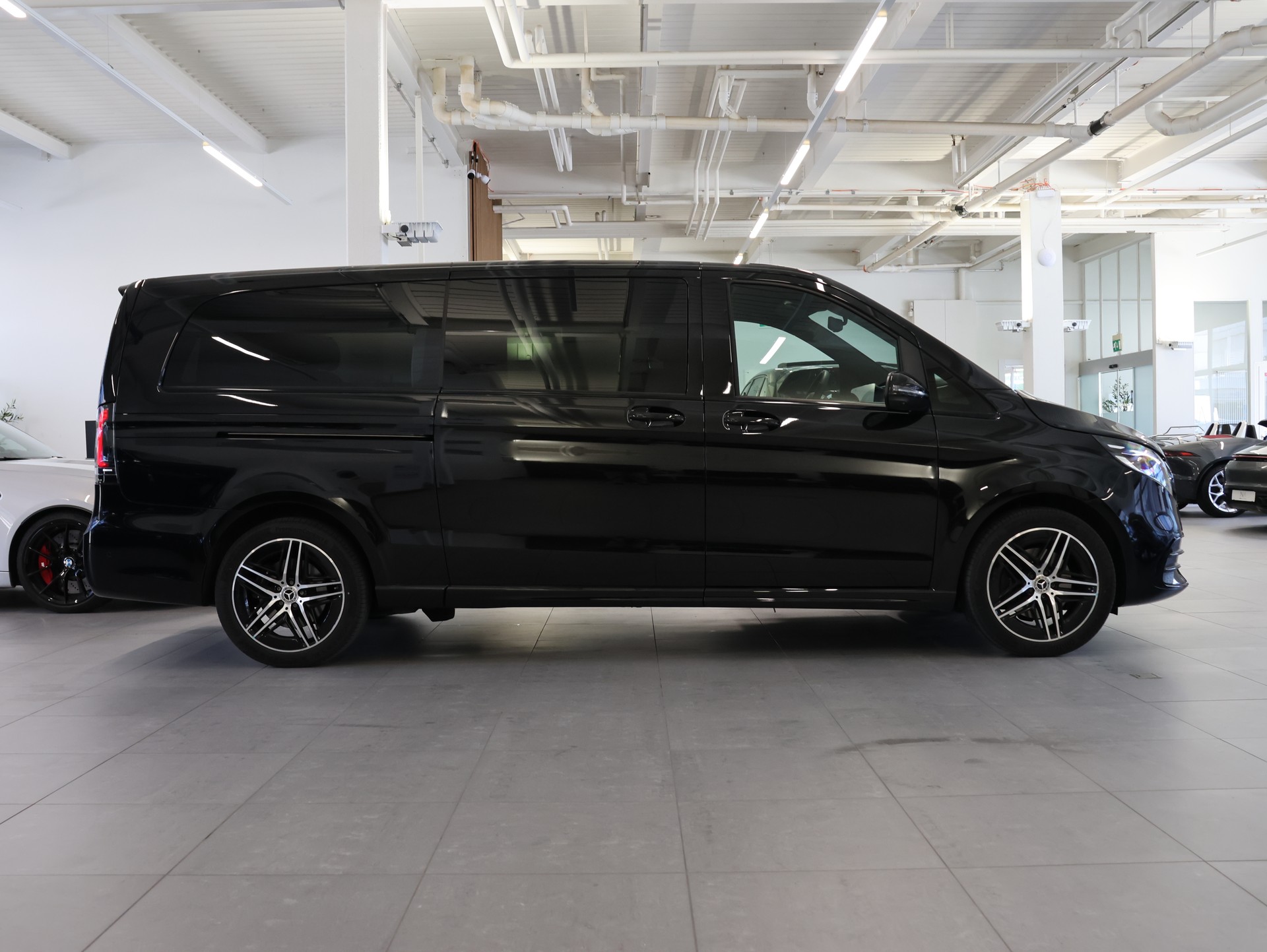 MERCEDES-BENZ V 300 d lang 4Matic Swiss Edition 9G-Tronic *Vollausstattung* *Werksgarantie*-image-6