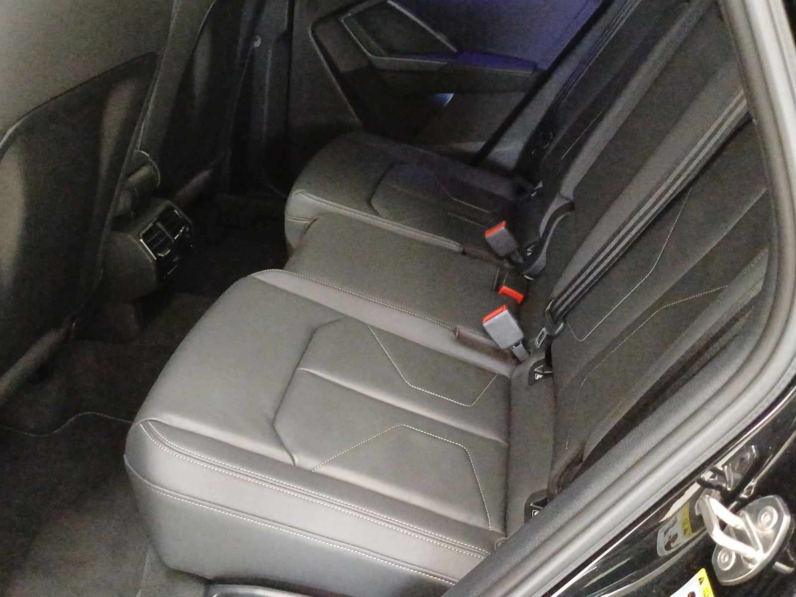 AUDI Q3 35 TFSI S line Attraction S-tronic-image-11