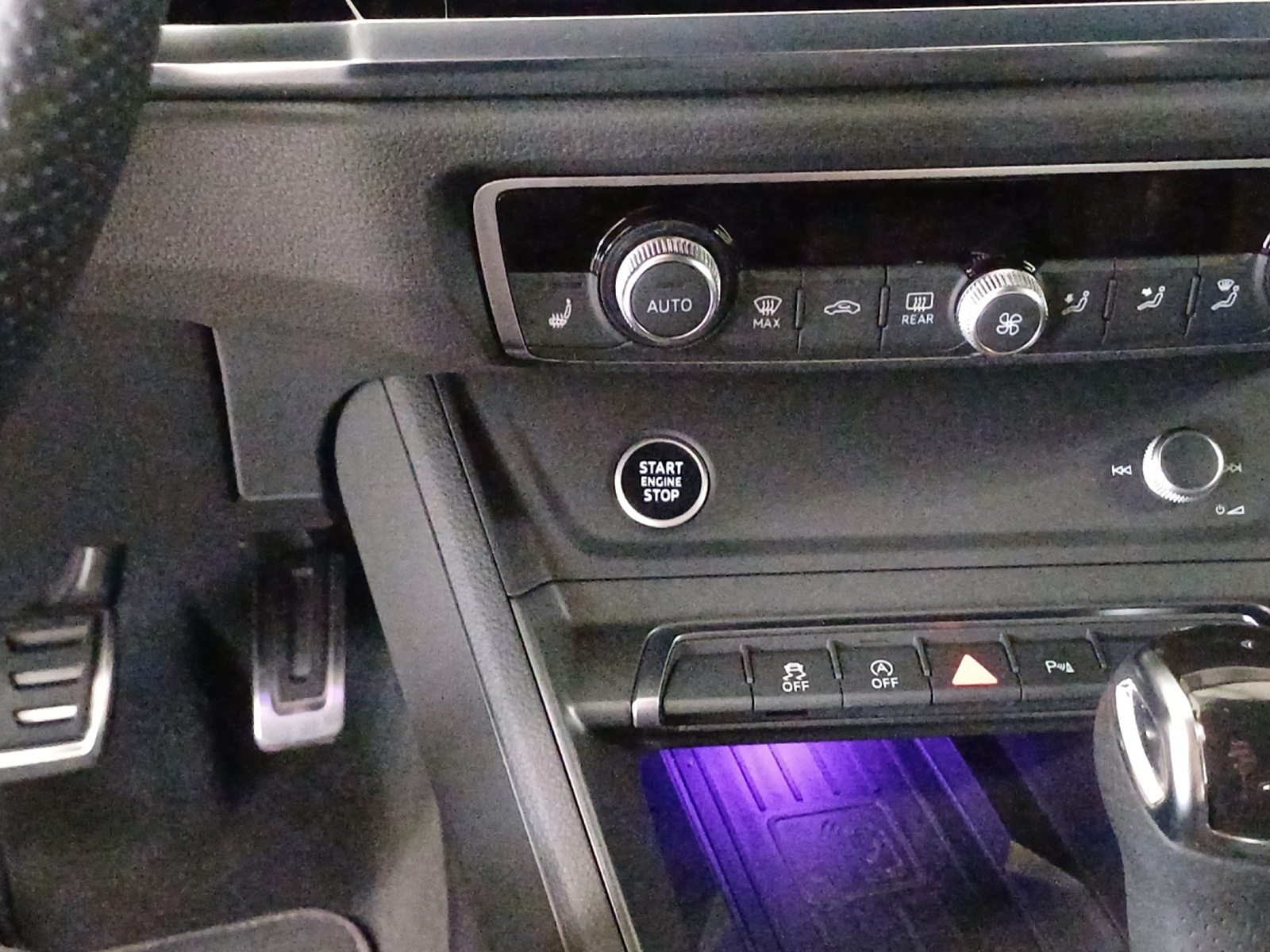 AUDI Q3 35 TFSI S line Attraction S-tronic-image-10