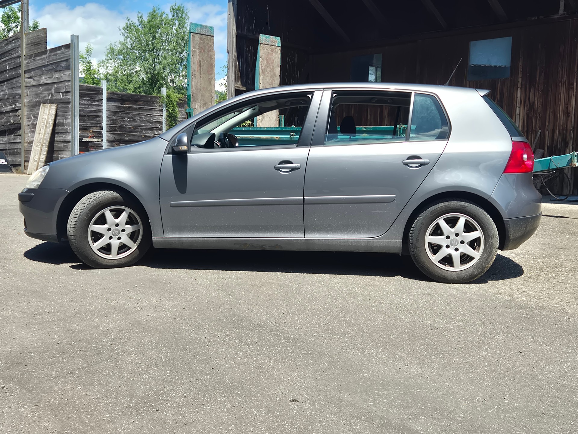 VW Golf 5 Benzin Automat Klima AHK-image-4