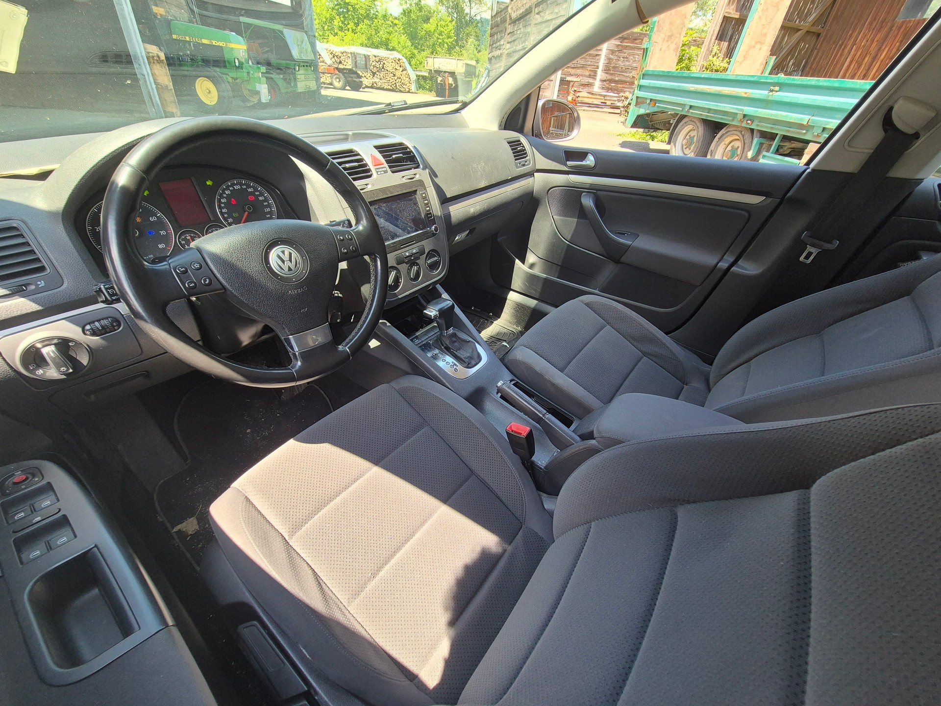 VW Golf 5 Benzin Automat Klima AHK-image-7