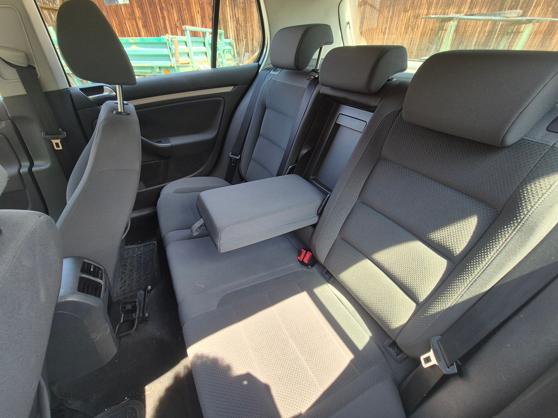 VW Golf 5 Benzin Automat Klima AHK-image-8