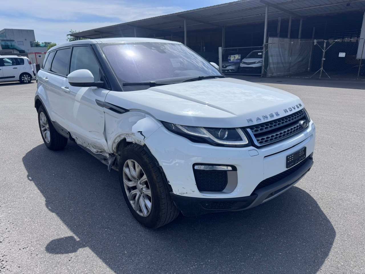 LAND ROVER Range Rover Evoque 2.0 TD4 SE Dynamic-image-2
