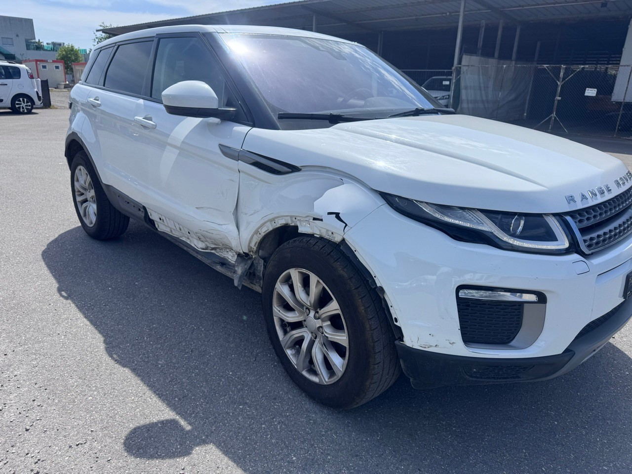 LAND ROVER Range Rover Evoque 2.0 TD4 SE Dynamic-image-3