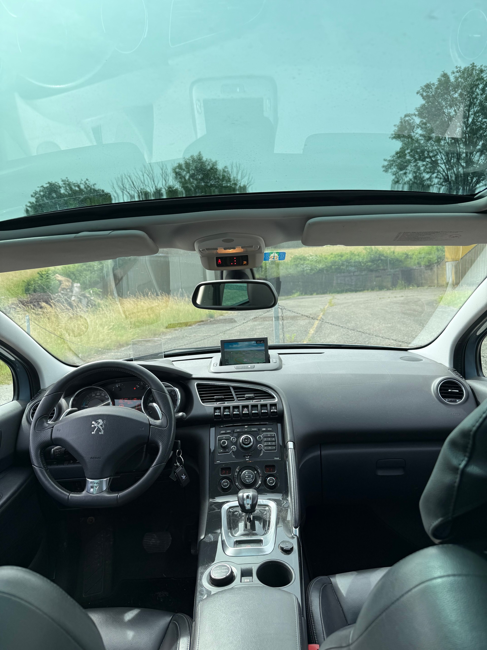 PEUGEOT 3008 HYbrid4 2.0 HDI EGS6-image-8