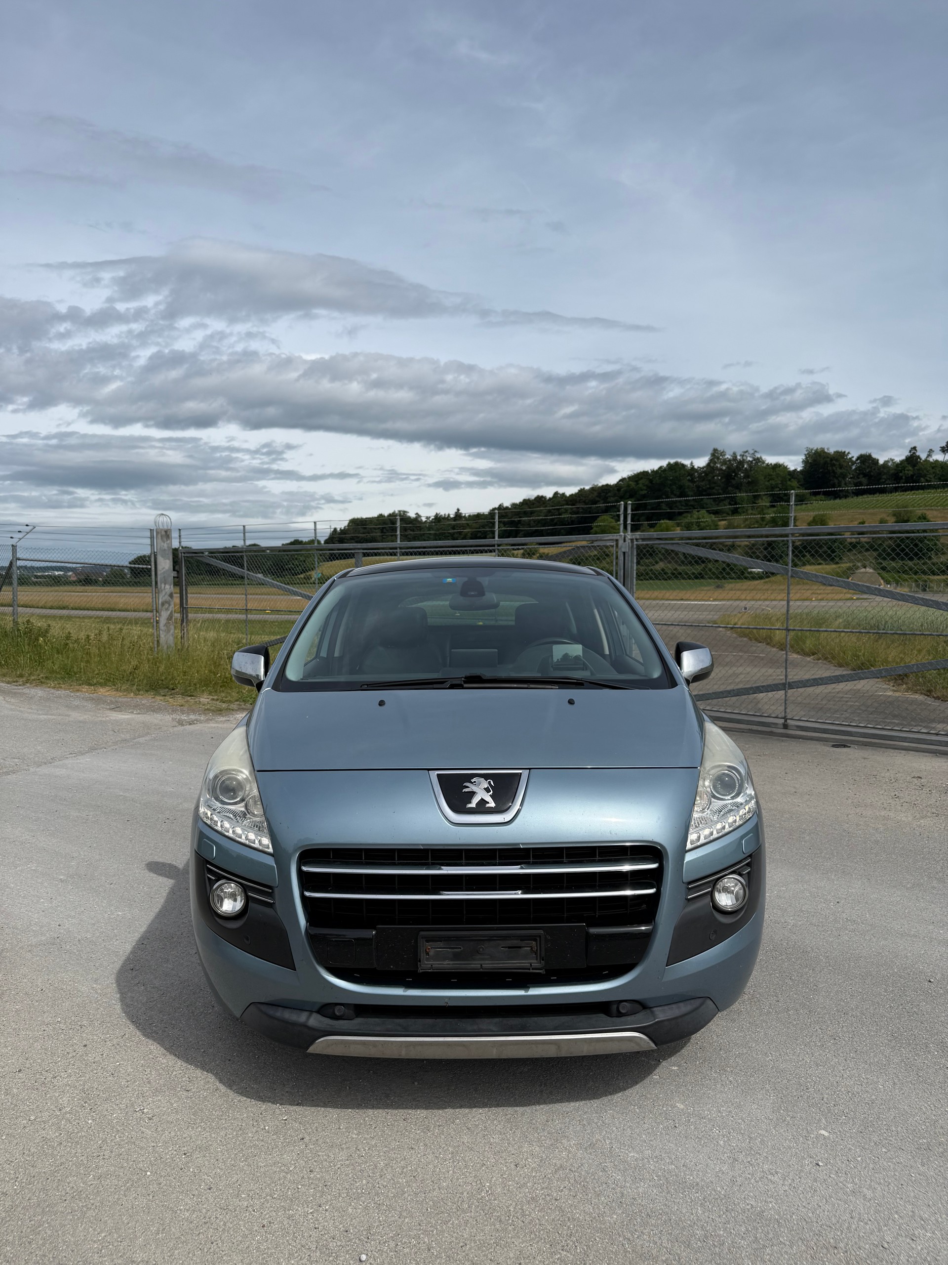 PEUGEOT 3008 HYbrid4 2.0 HDI EGS6-image-1