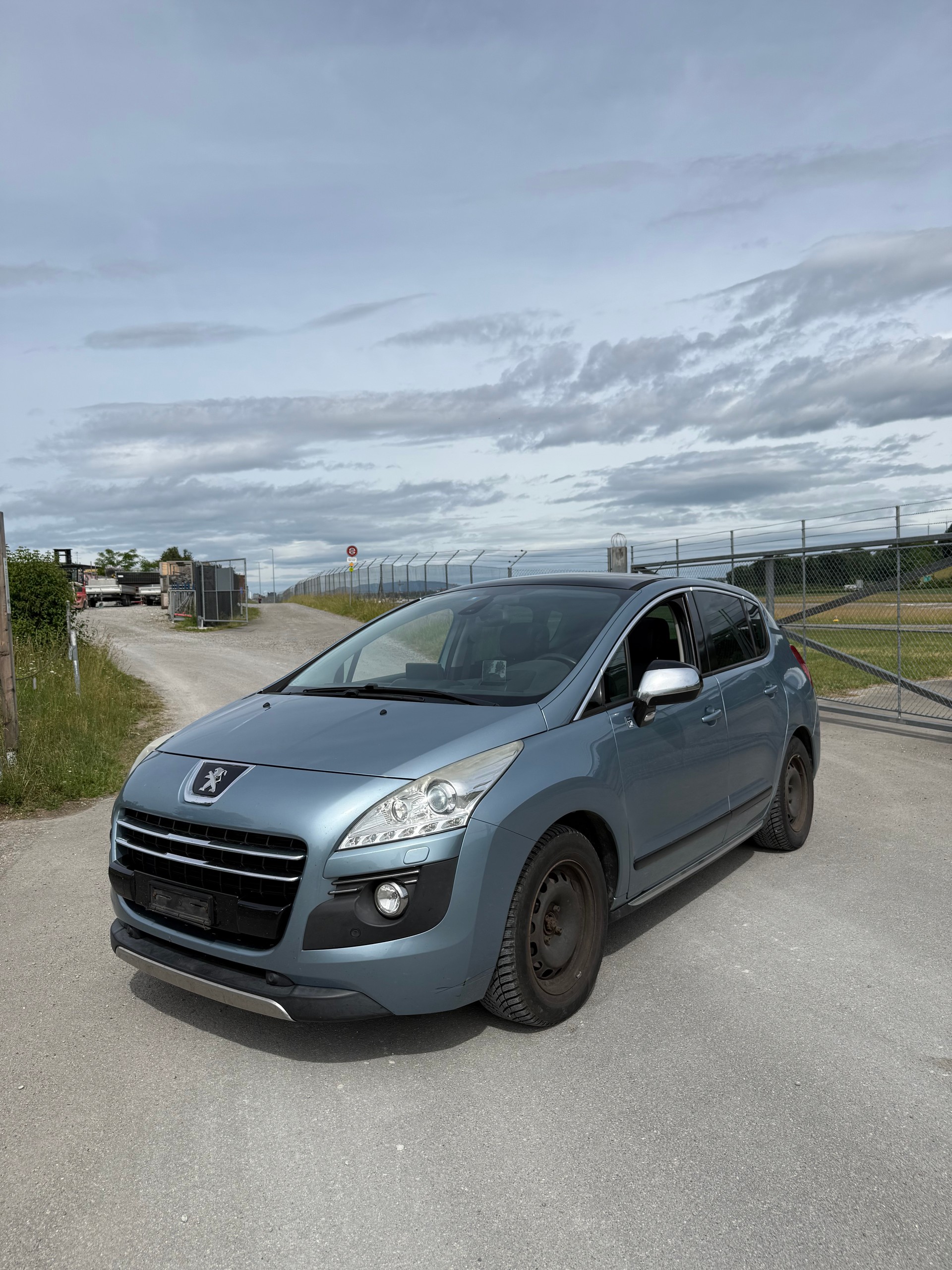 PEUGEOT 3008 HYbrid4 2.0 HDI EGS6-image-2
