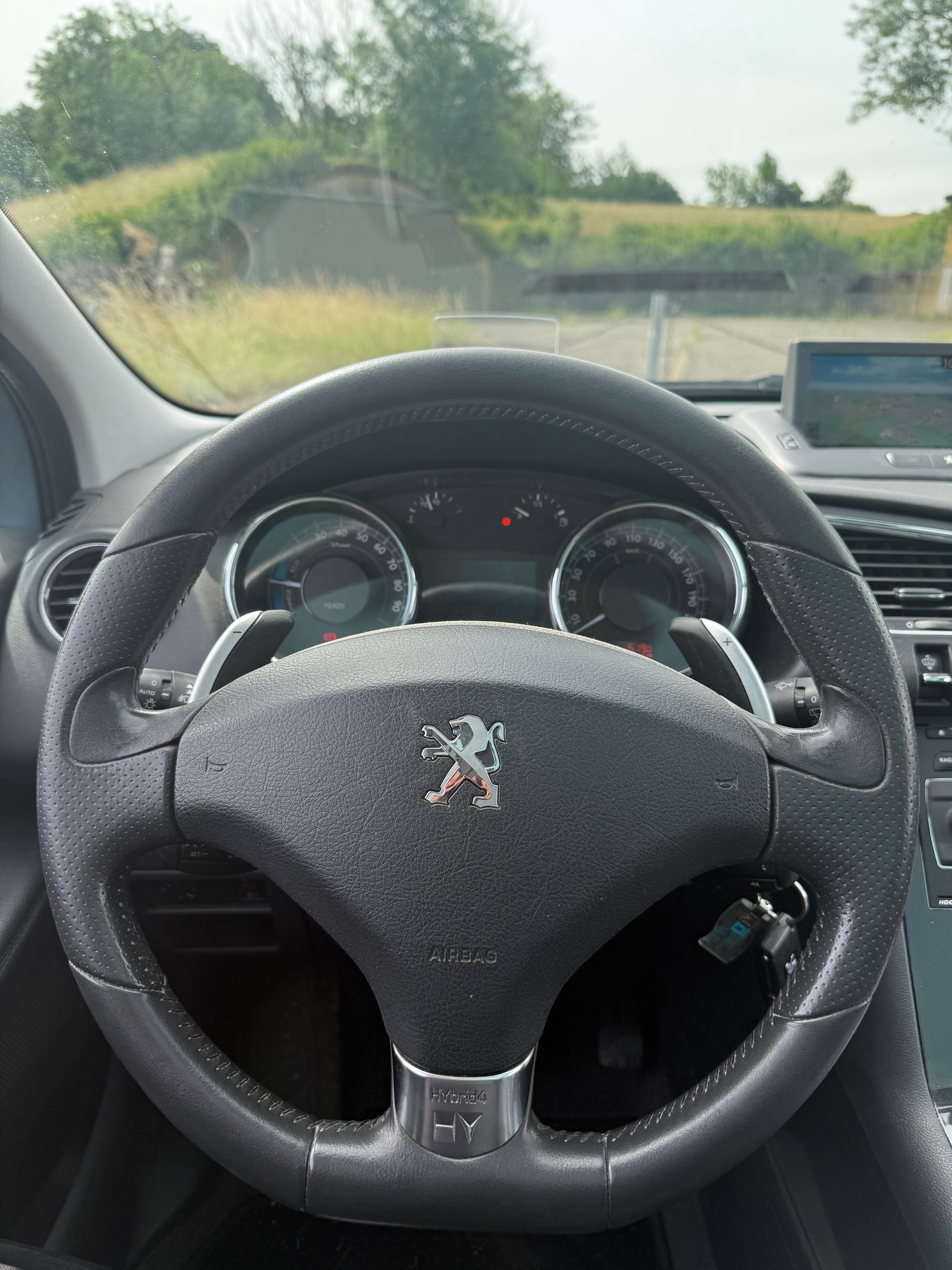 PEUGEOT 3008 HYbrid4 2.0 HDI EGS6-image-11