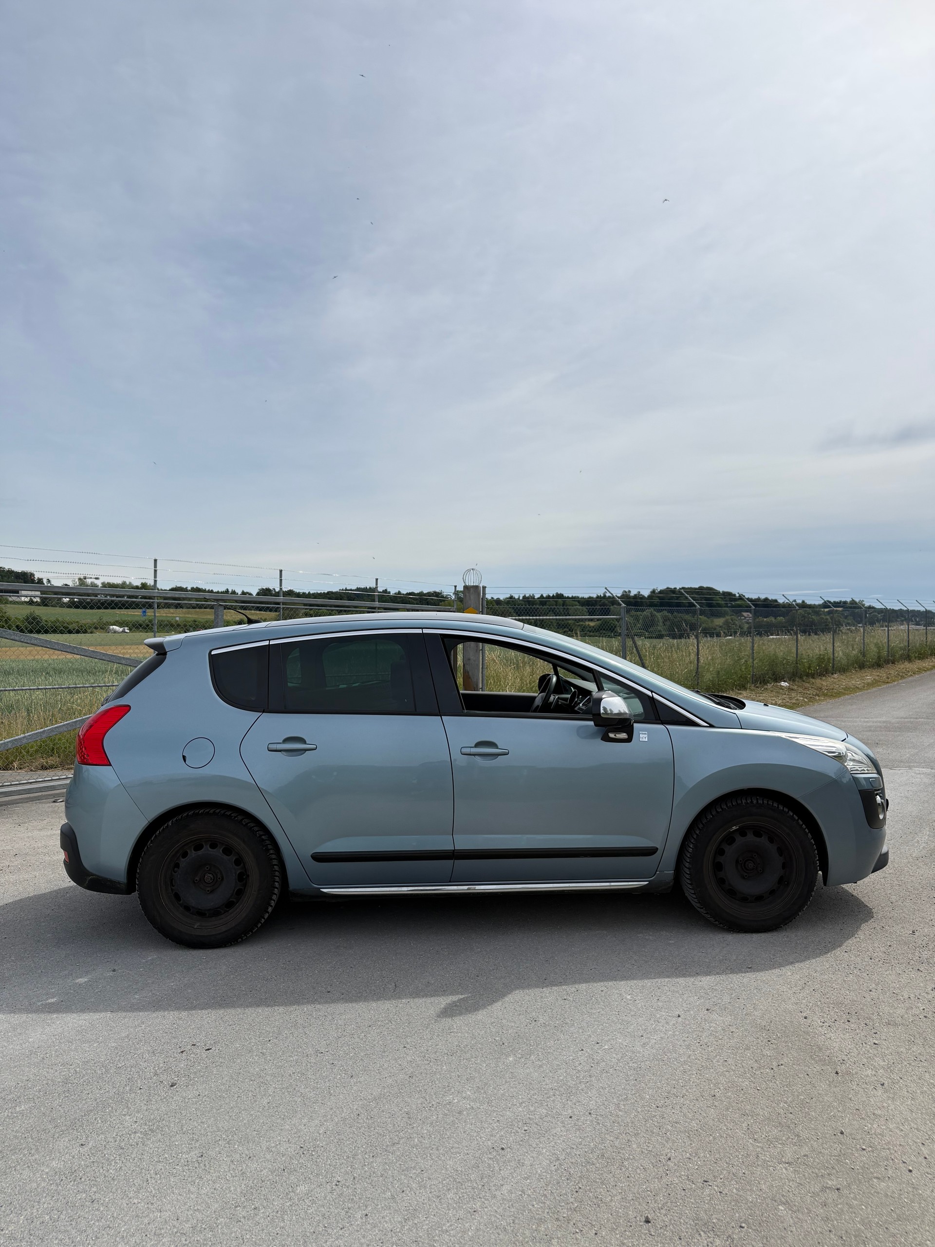 PEUGEOT 3008 HYbrid4 2.0 HDI EGS6-image-6