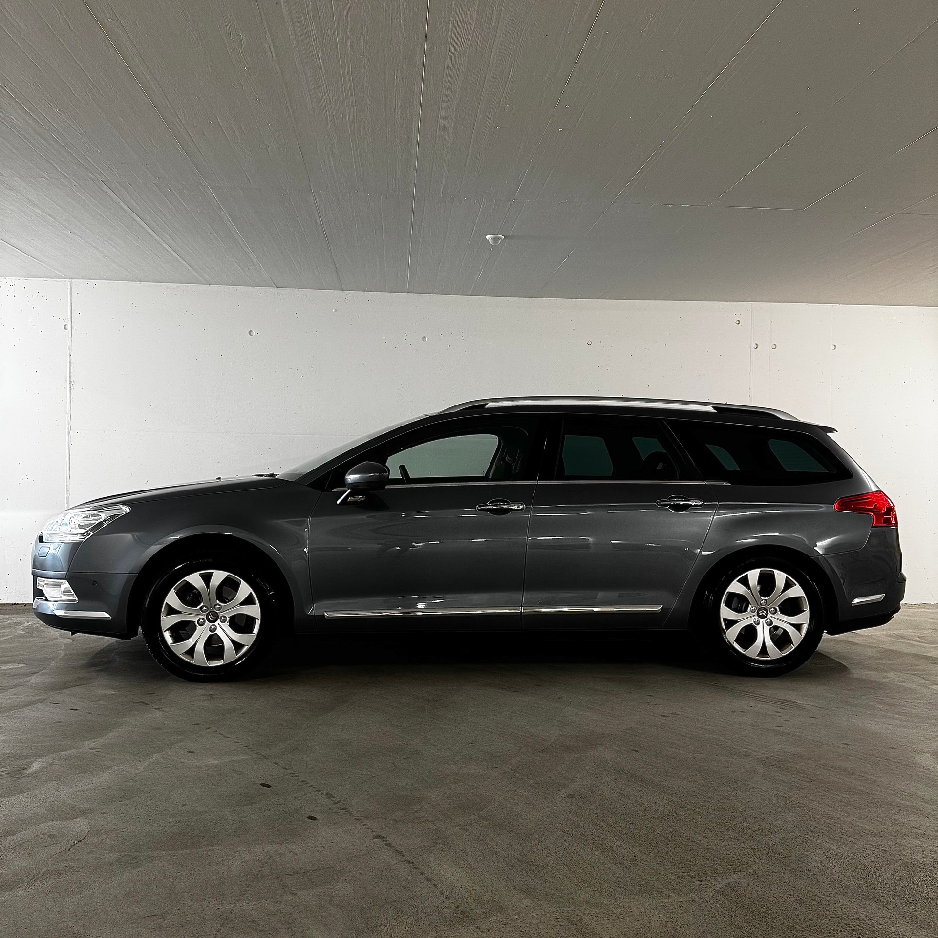 CITROEN C5 Tourer 1.6 Turbo Dynamique Automatic-image-2